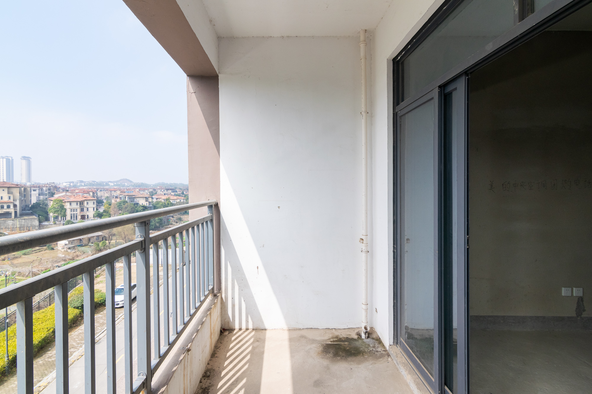 中粮鸿云 3室2厅2卫 60.0万 中粮鸿云 3室2厅2卫 60.0万阳台