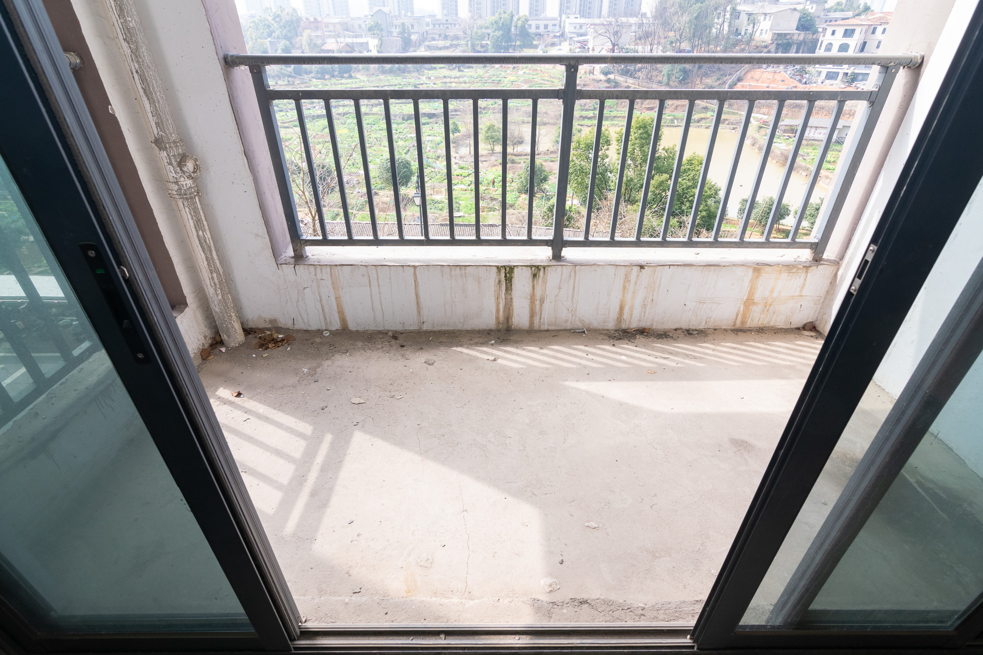 中粮鸿云 3室2厅2卫 60.0万 中粮鸿云 3室2厅2卫 60.0万阳台