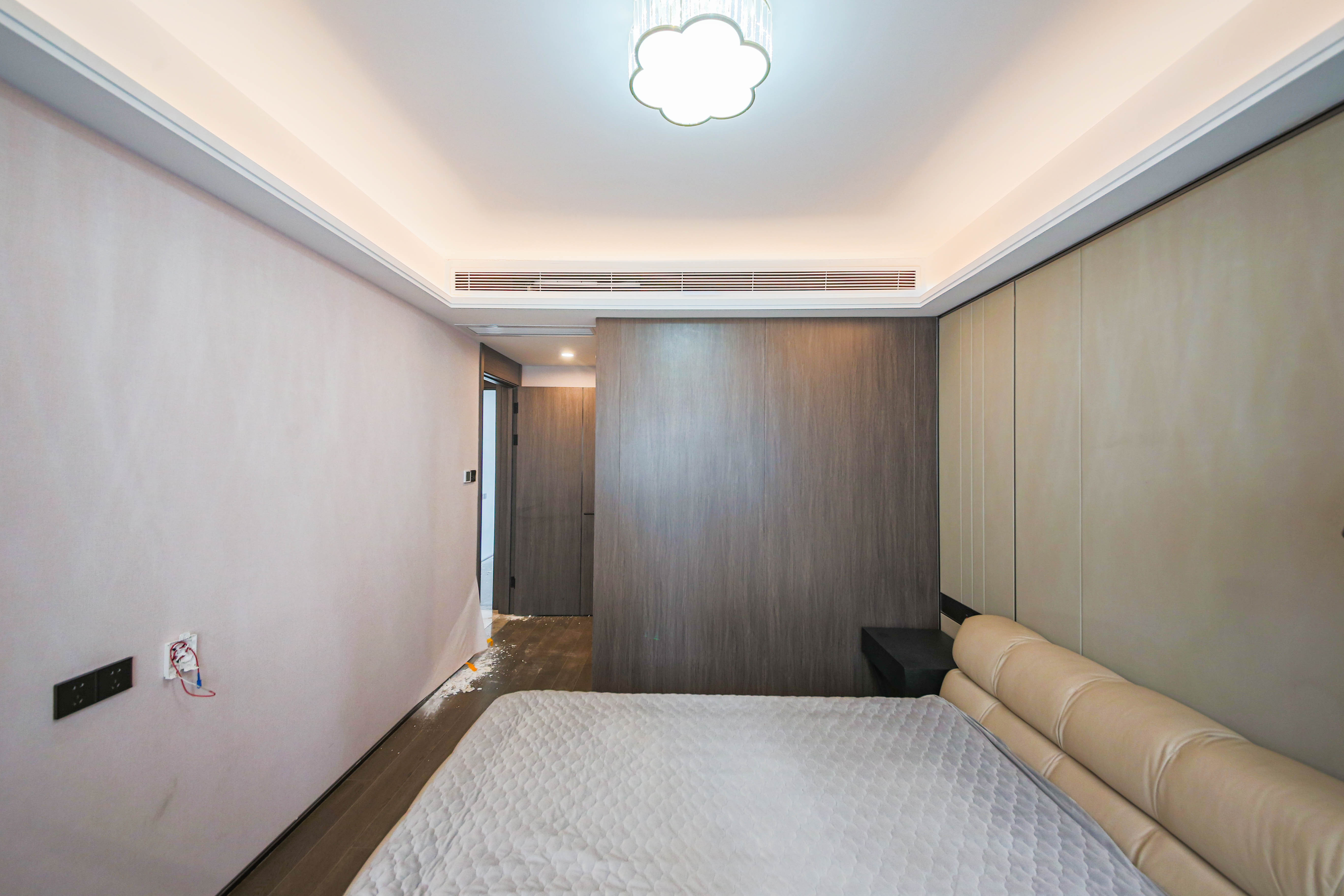 印湘江2  4室2厅2卫   285.00万卧室