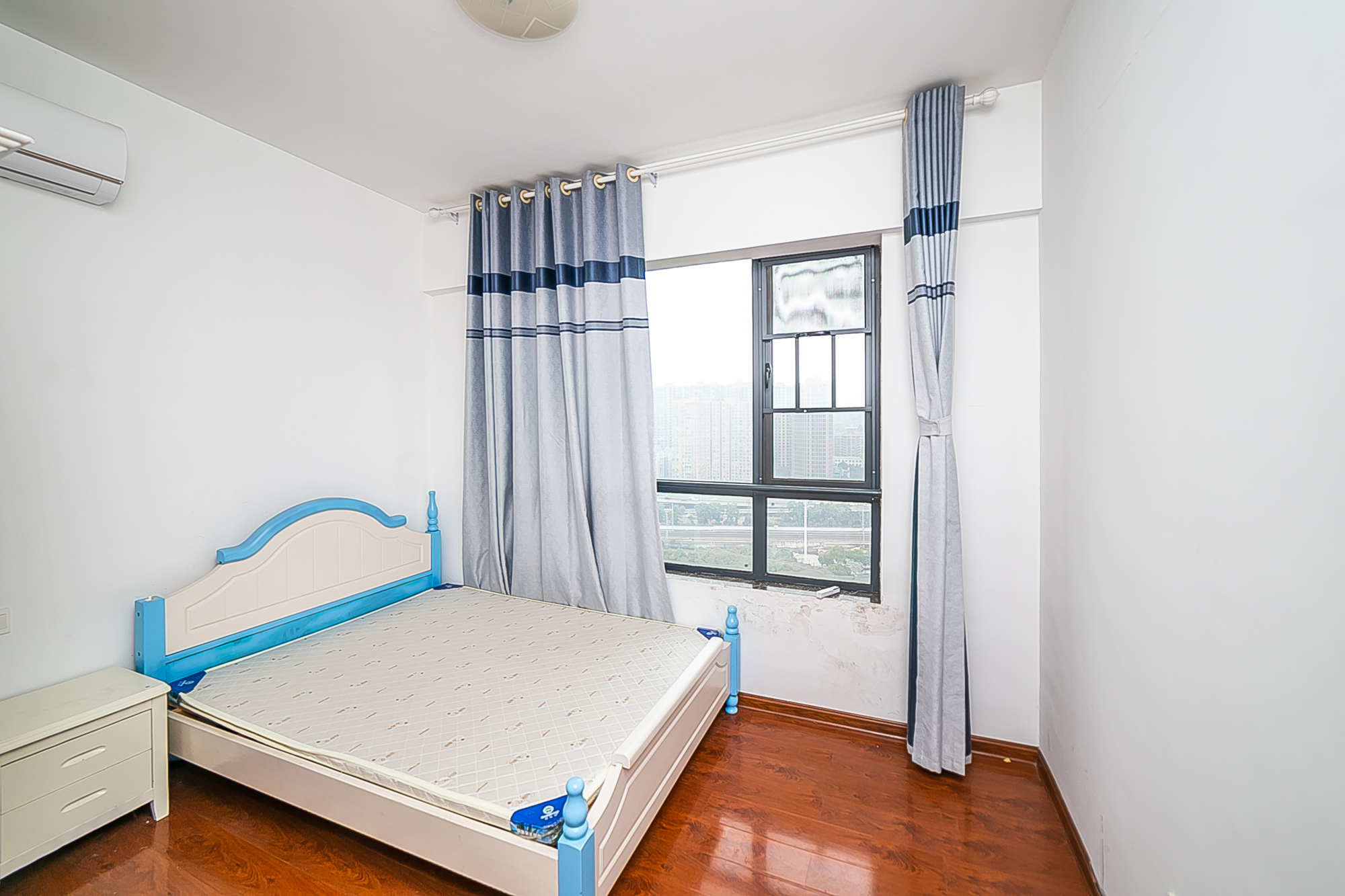 长盛岚庭  3室2厅2卫    126.0万 长盛岚庭  3室2厅2卫    126.0万卧室