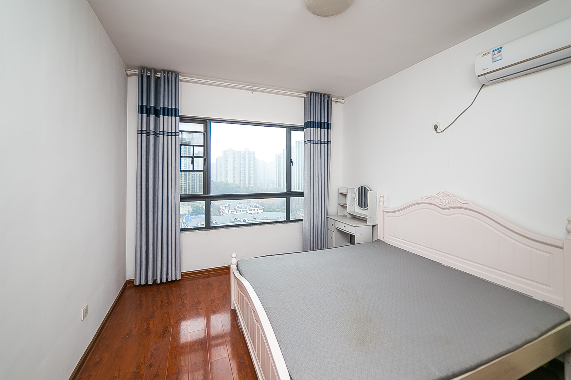 长盛岚庭  3室2厅2卫    126.0万 长盛岚庭  3室2厅2卫    126.0万卧室