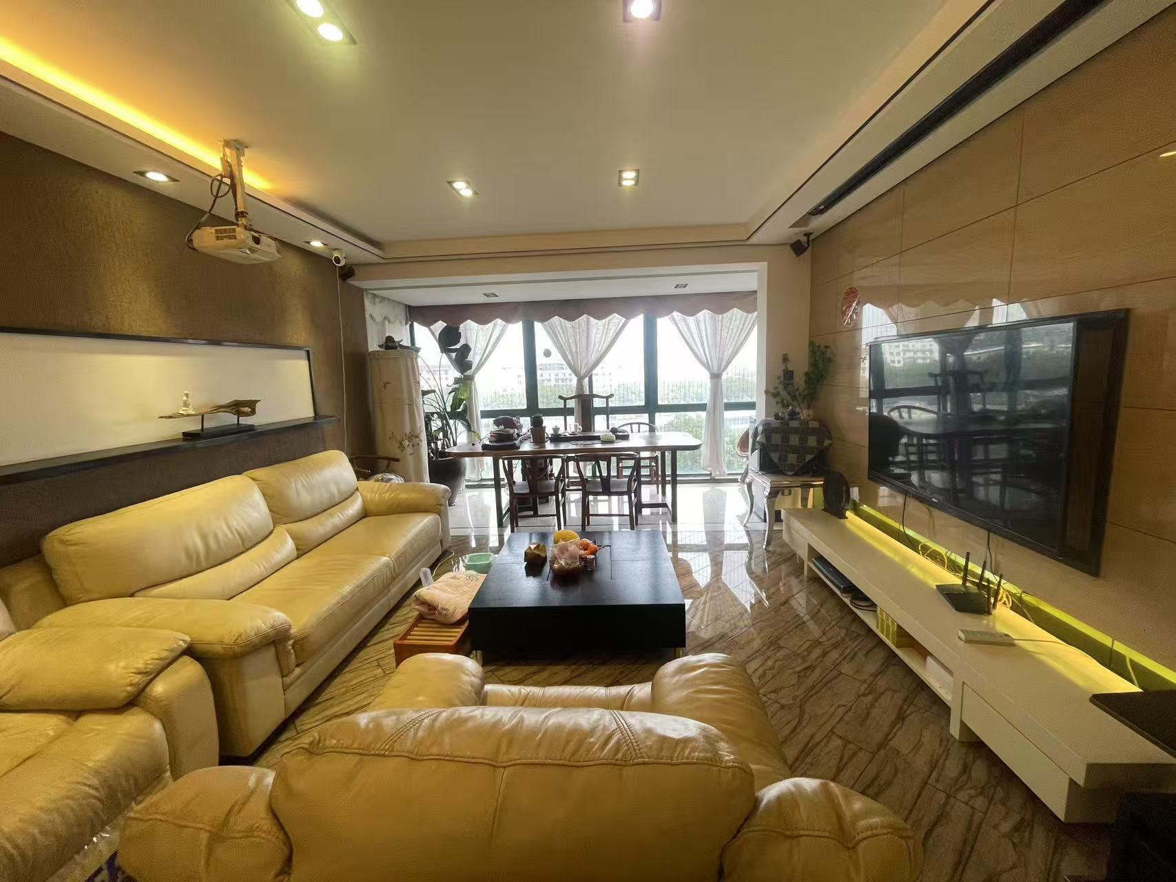 天鹅湖1号 3室2厅2卫 76.0万 天鹅湖1号 3室2厅2卫 76.0万室内图