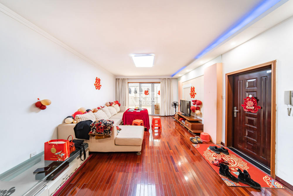 阳光100二期  5室2厅2卫    176.0万