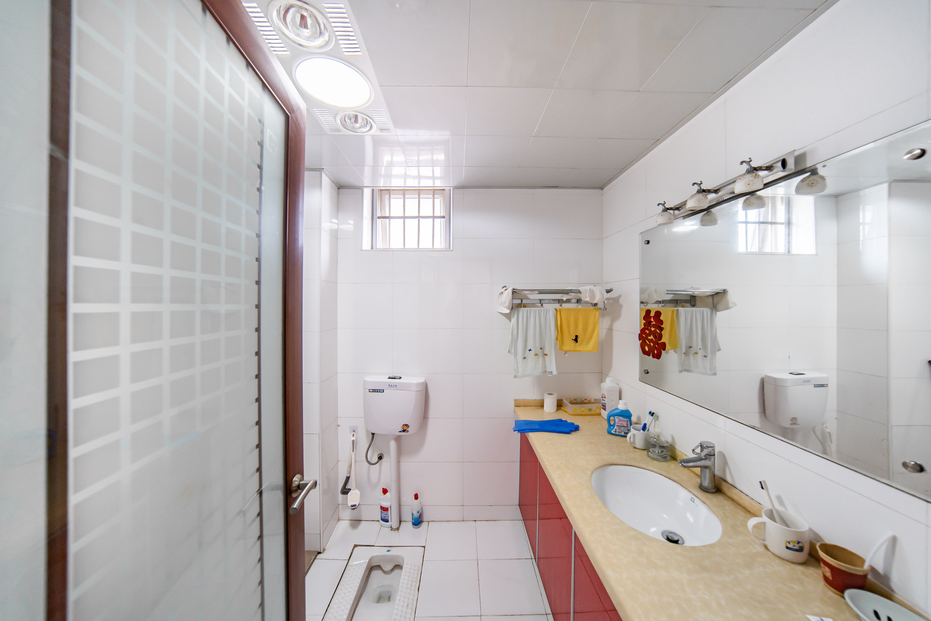 阳光100二期  5室2厅2卫    176.0万 阳光100二期  5室2厅2卫    176.0万卫生间