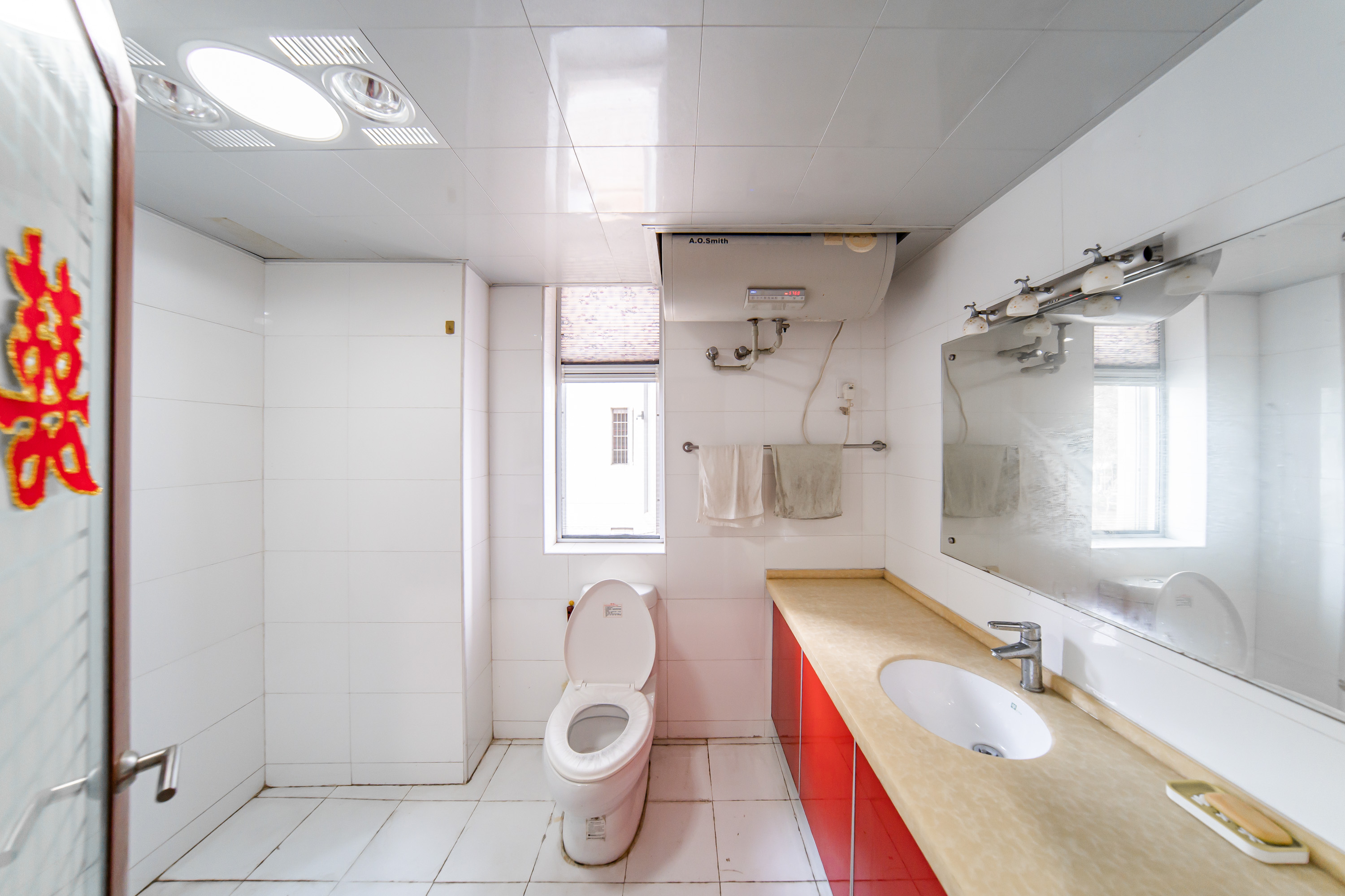 阳光100二期  5室2厅2卫    176.0万 阳光100二期  5室2厅2卫    176.0万卫生间