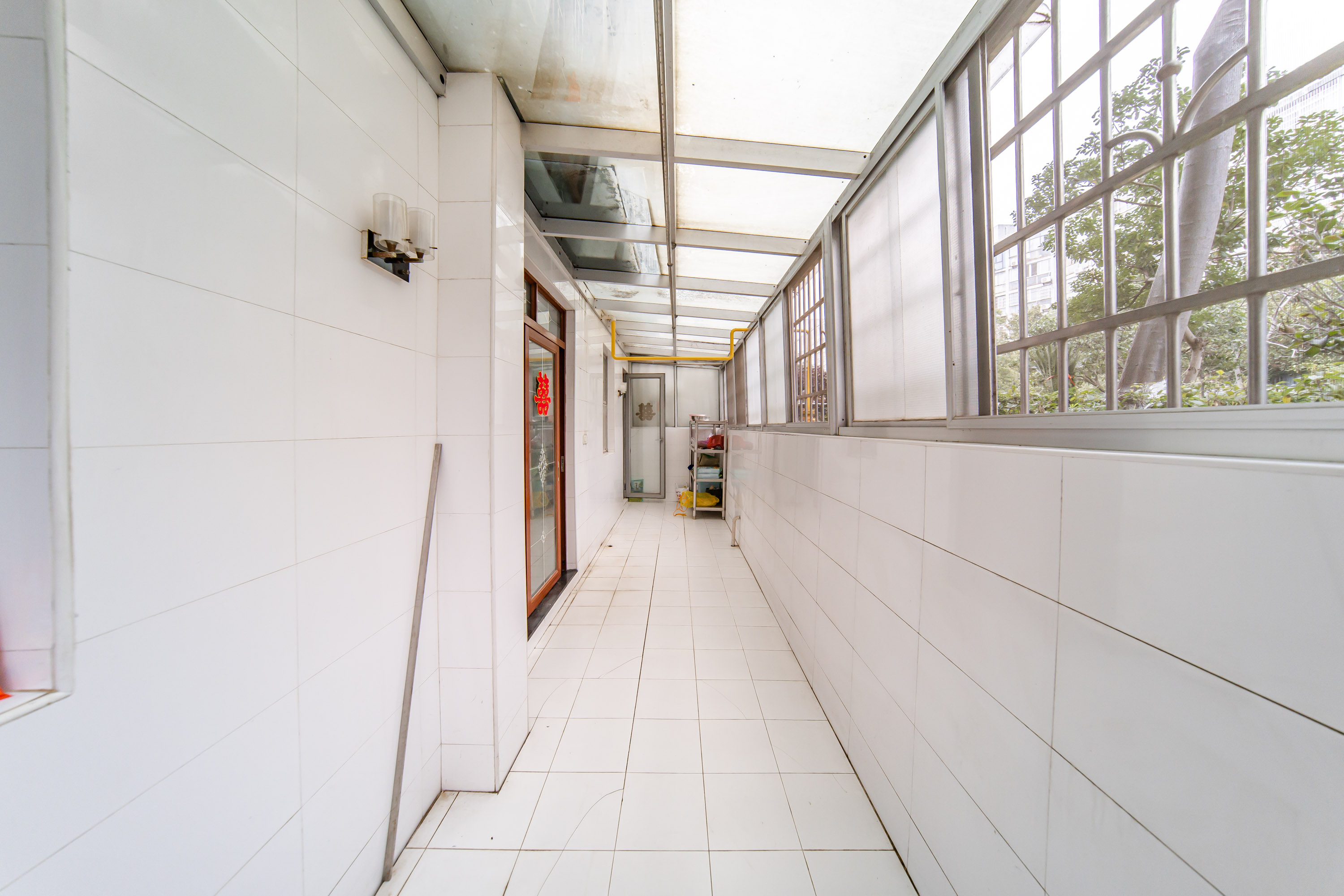 阳光100二期  5室2厅2卫    176.0万 阳光100二期  5室2厅2卫    176.0万阳台