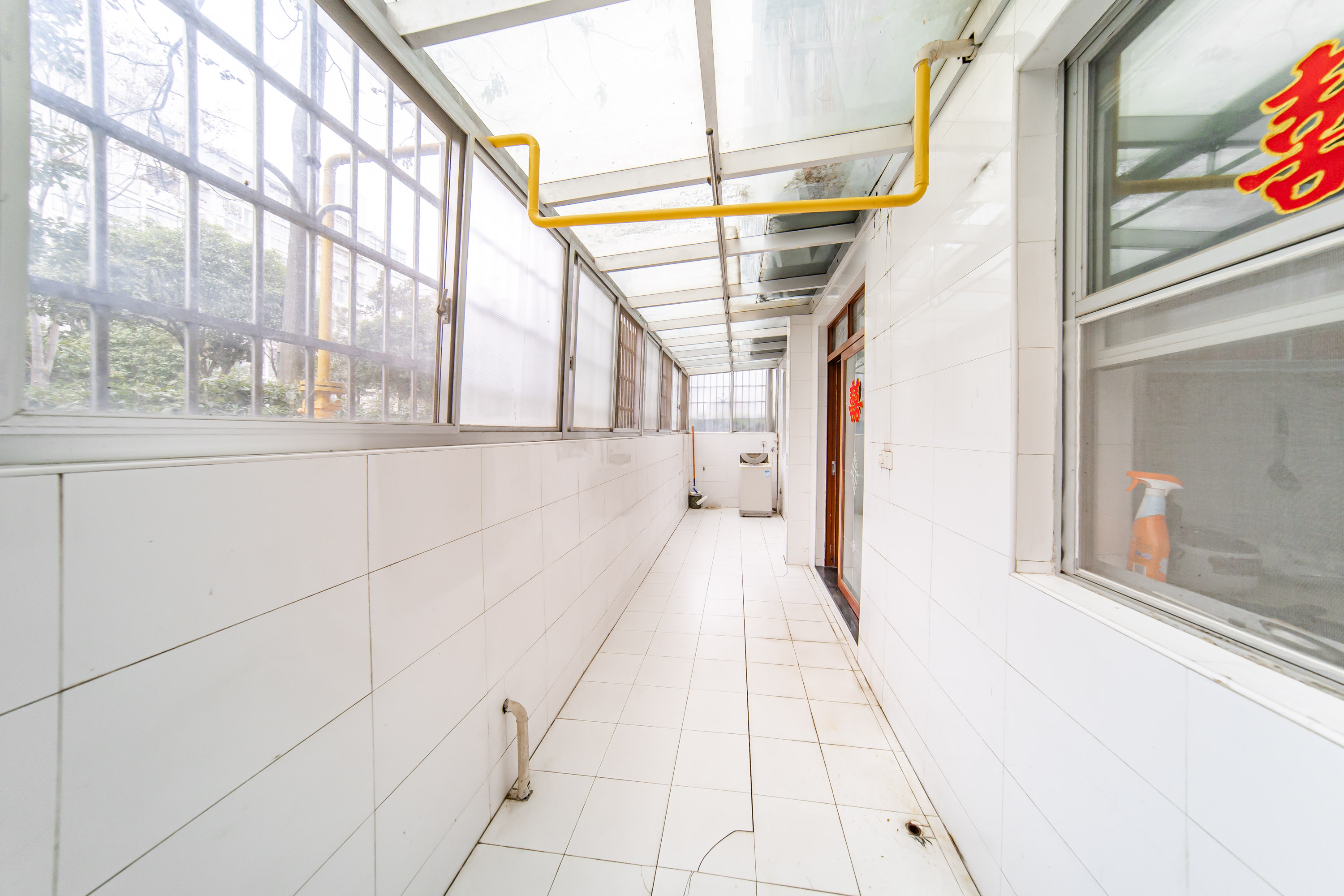 阳光100二期  5室2厅2卫    176.0万 阳光100二期  5室2厅2卫    176.0万阳台