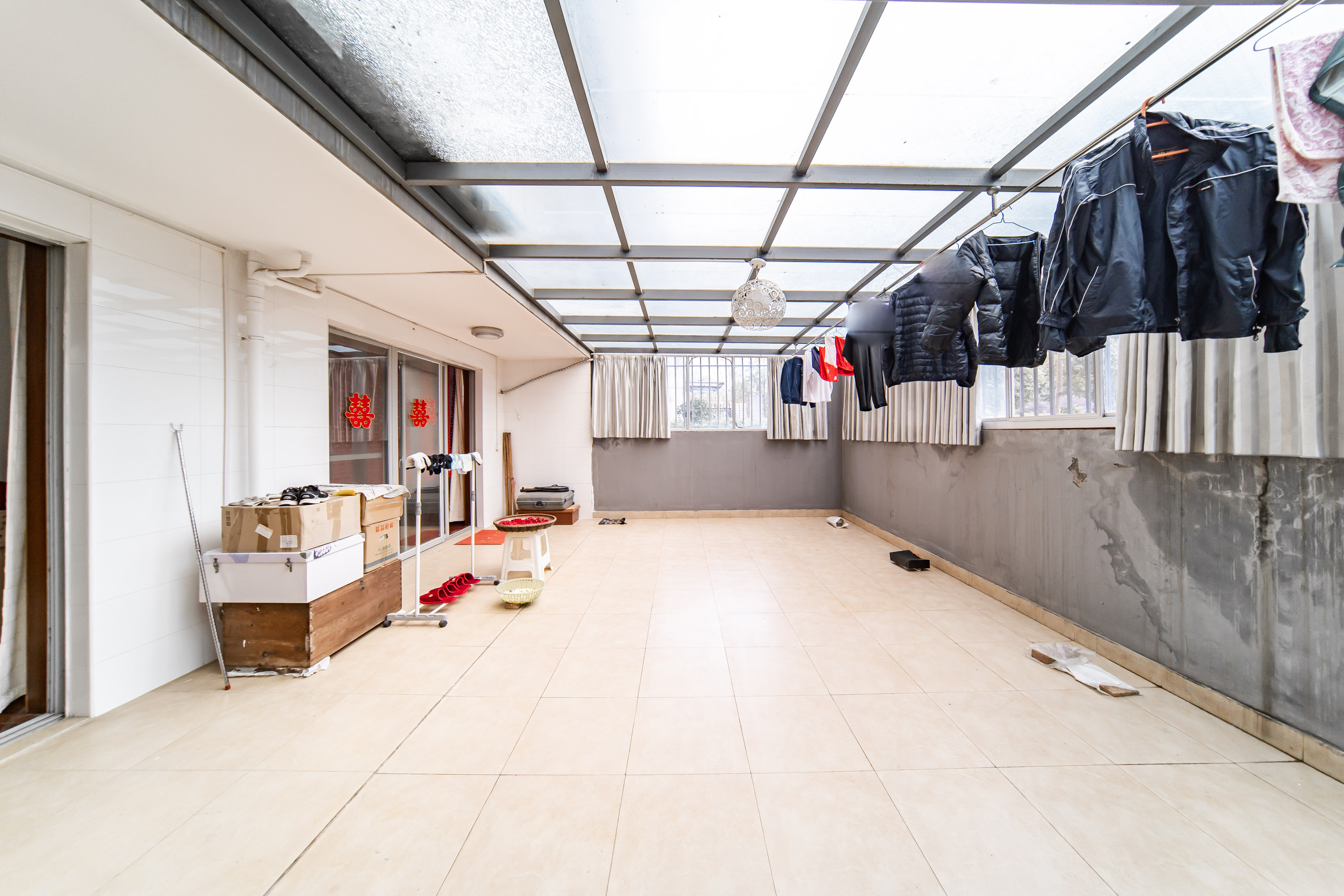 阳光100二期  5室2厅2卫    176.0万 阳光100二期  5室2厅2卫    176.0万阳台