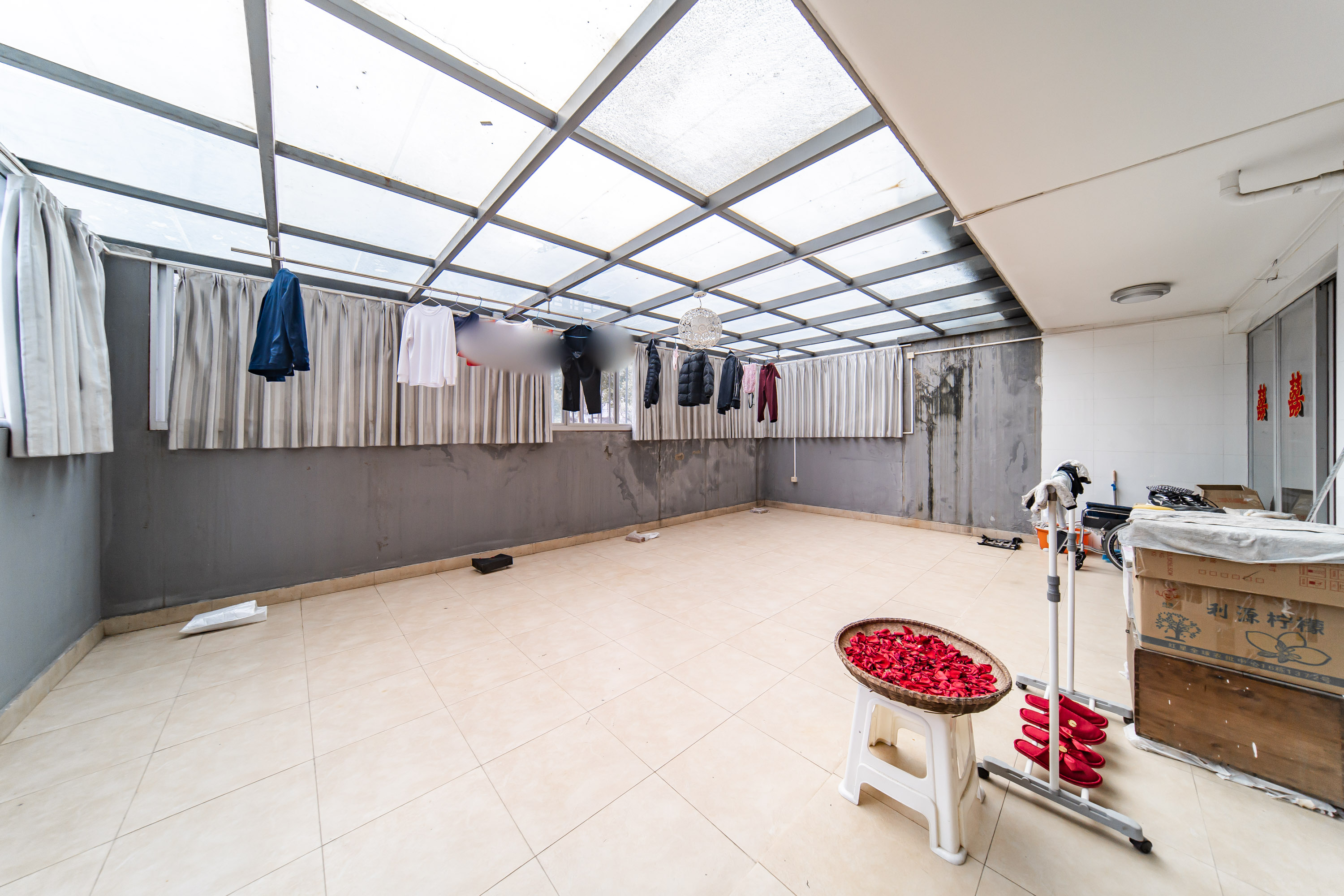 阳光100二期  5室2厅2卫    176.0万 阳光100二期  5室2厅2卫    176.0万阳台