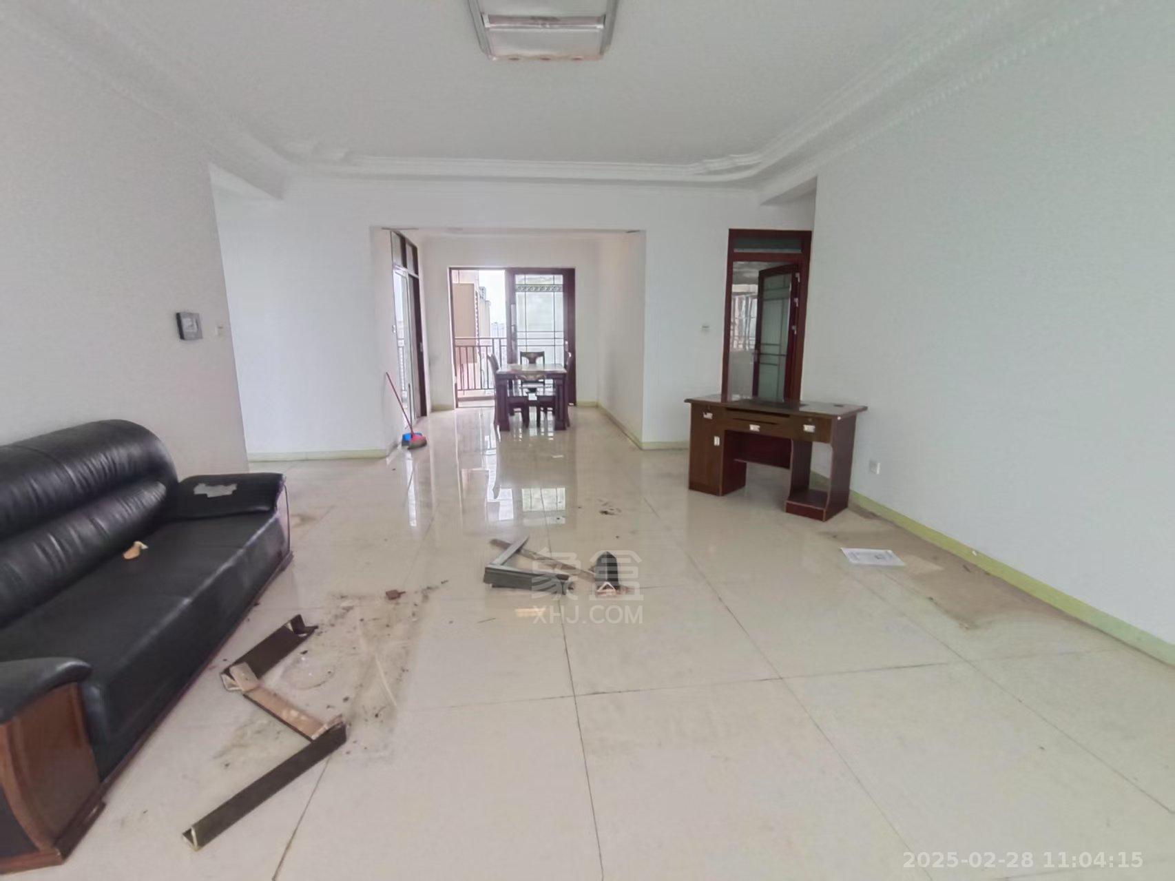 蓝盾景园二期 4室2厅1卫 2600.0元/月 蓝盾景园二期 4室2厅1卫 2600.0元/月室内图