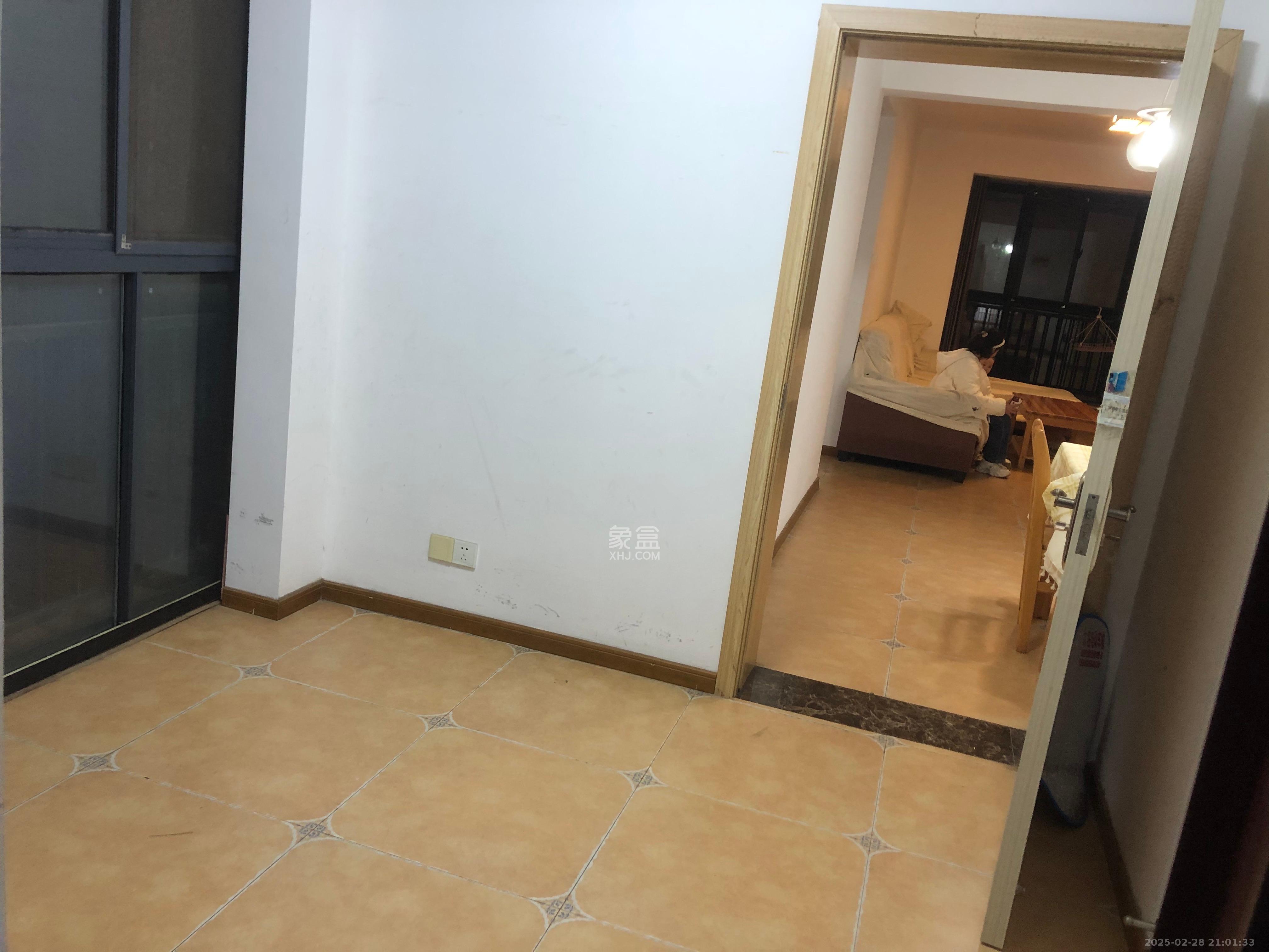 海拔东方  2室2厅1卫   2400.00元/月室内图