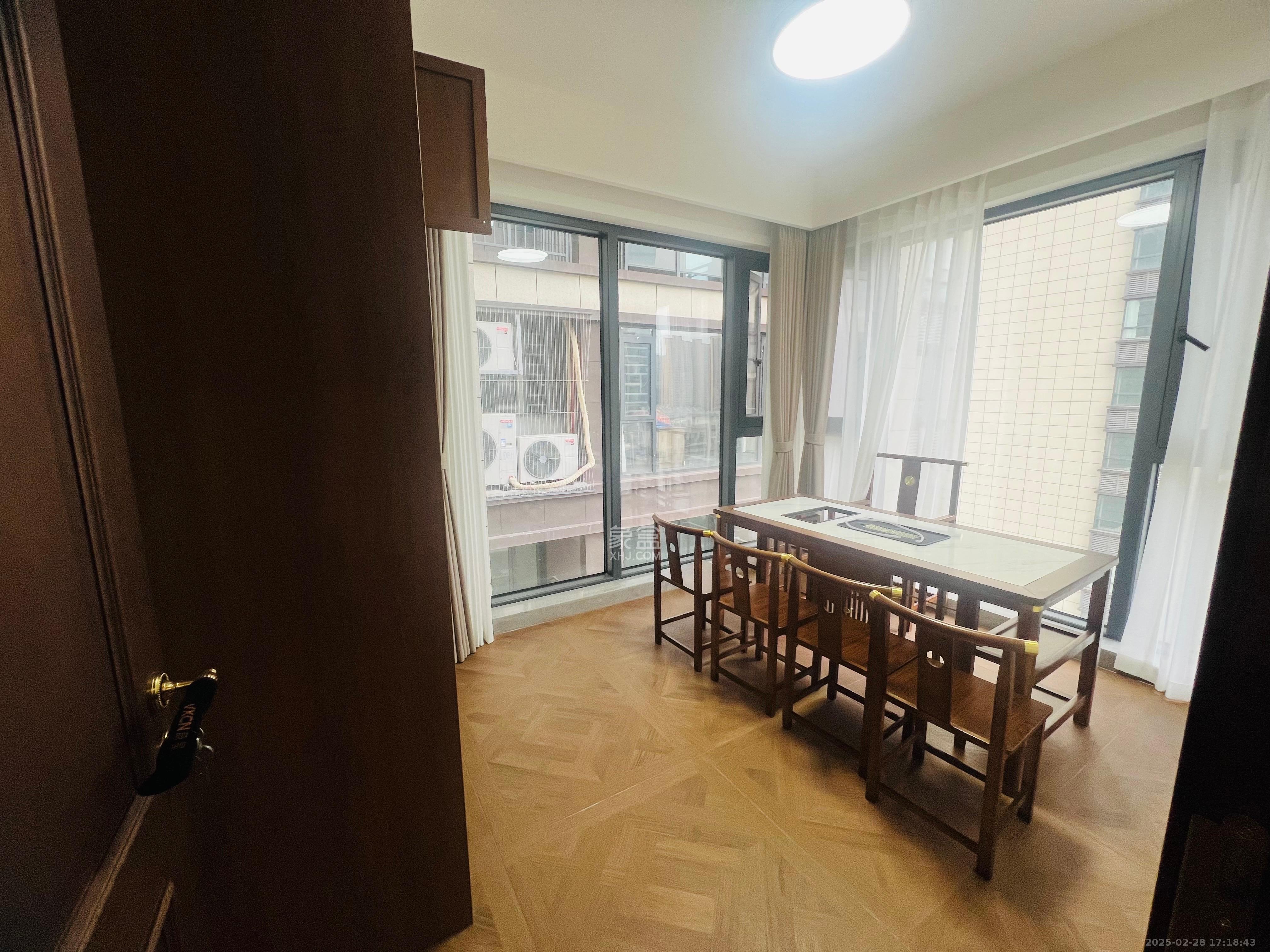 宝能公馆(美联天骄城五期) 4室2厅2卫 7500.0元/月 宝能公馆(美联天骄城五期) 4室2厅2卫 7500.0元/月室内图