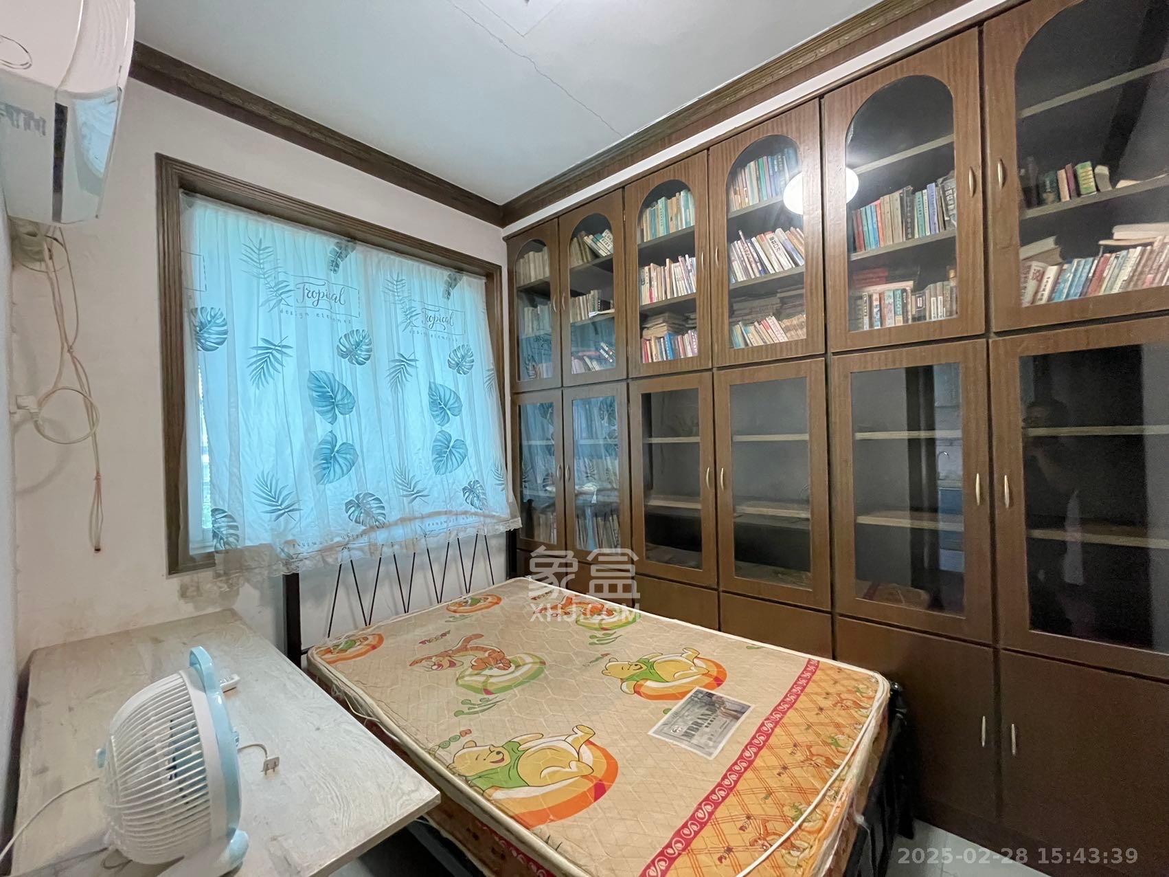 佳远小区(汽车西站)  3室2厅2卫   2000.00元/月室内图