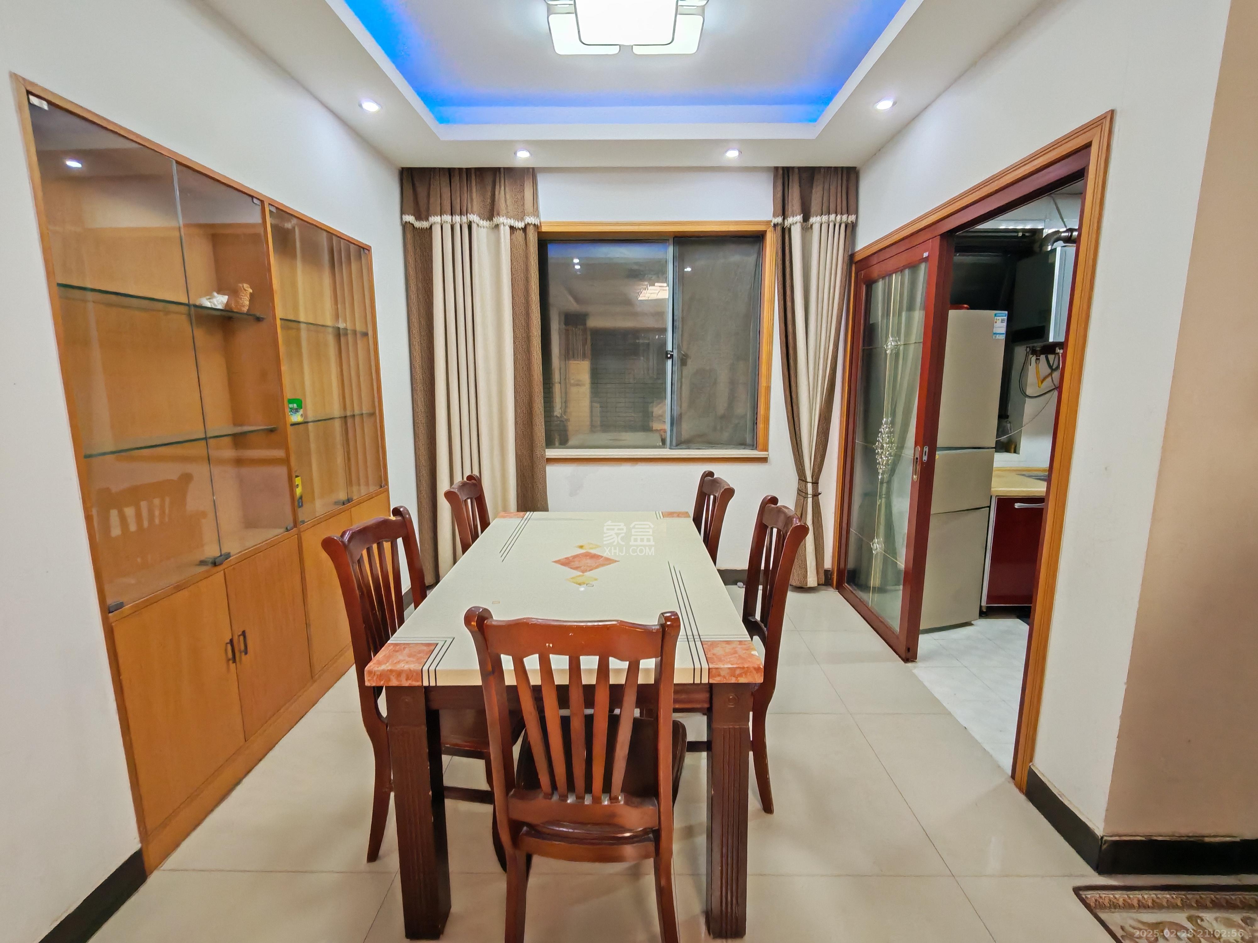 滨江君悦香邸 3室2厅2卫 3200.0元/月 滨江君悦香邸 3室2厅2卫 3200.0元/月室内图