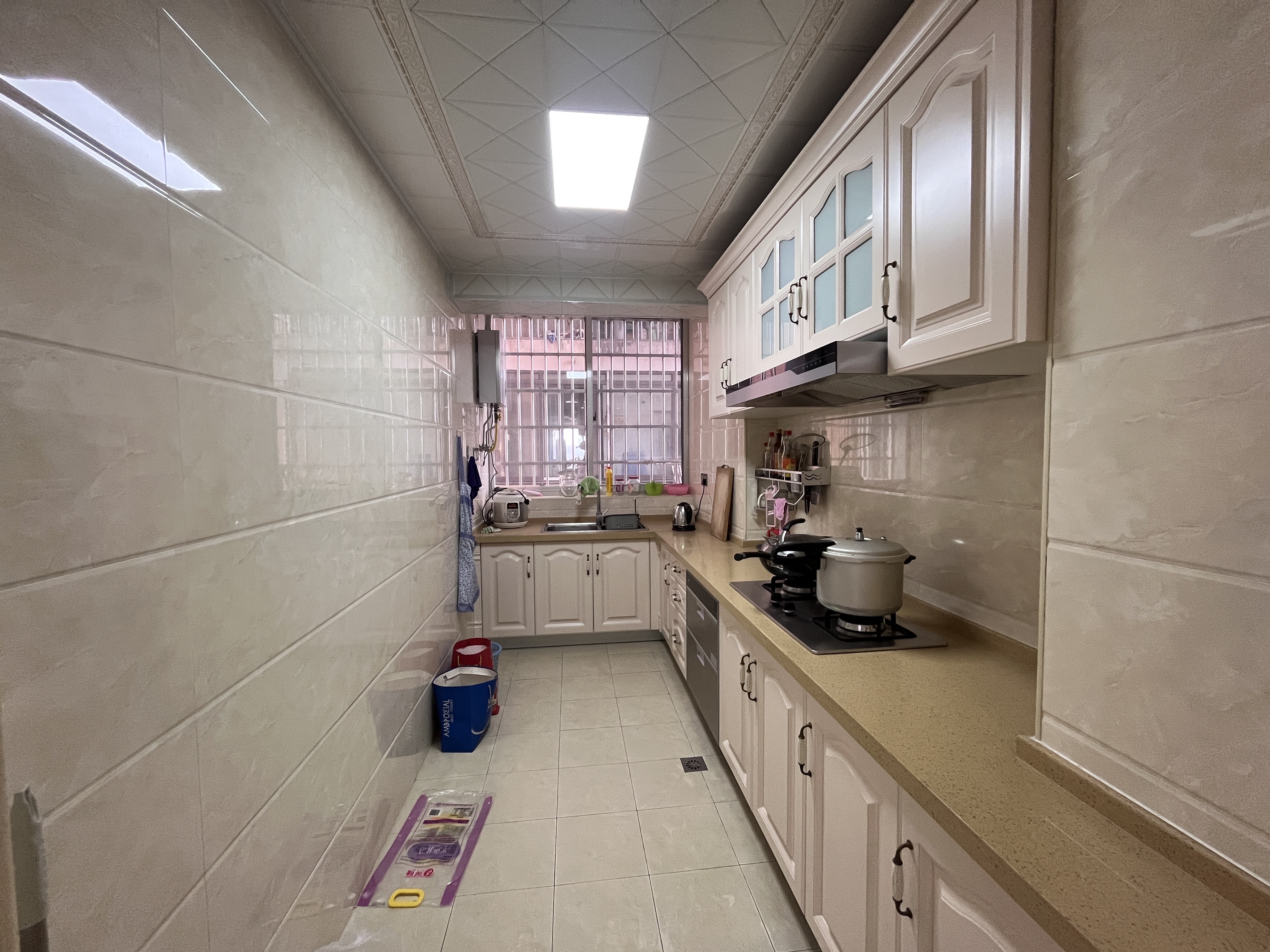 广源壹号 3室2厅2卫 88.0万 广源壹号 3室2厅2卫 88.0万客厅