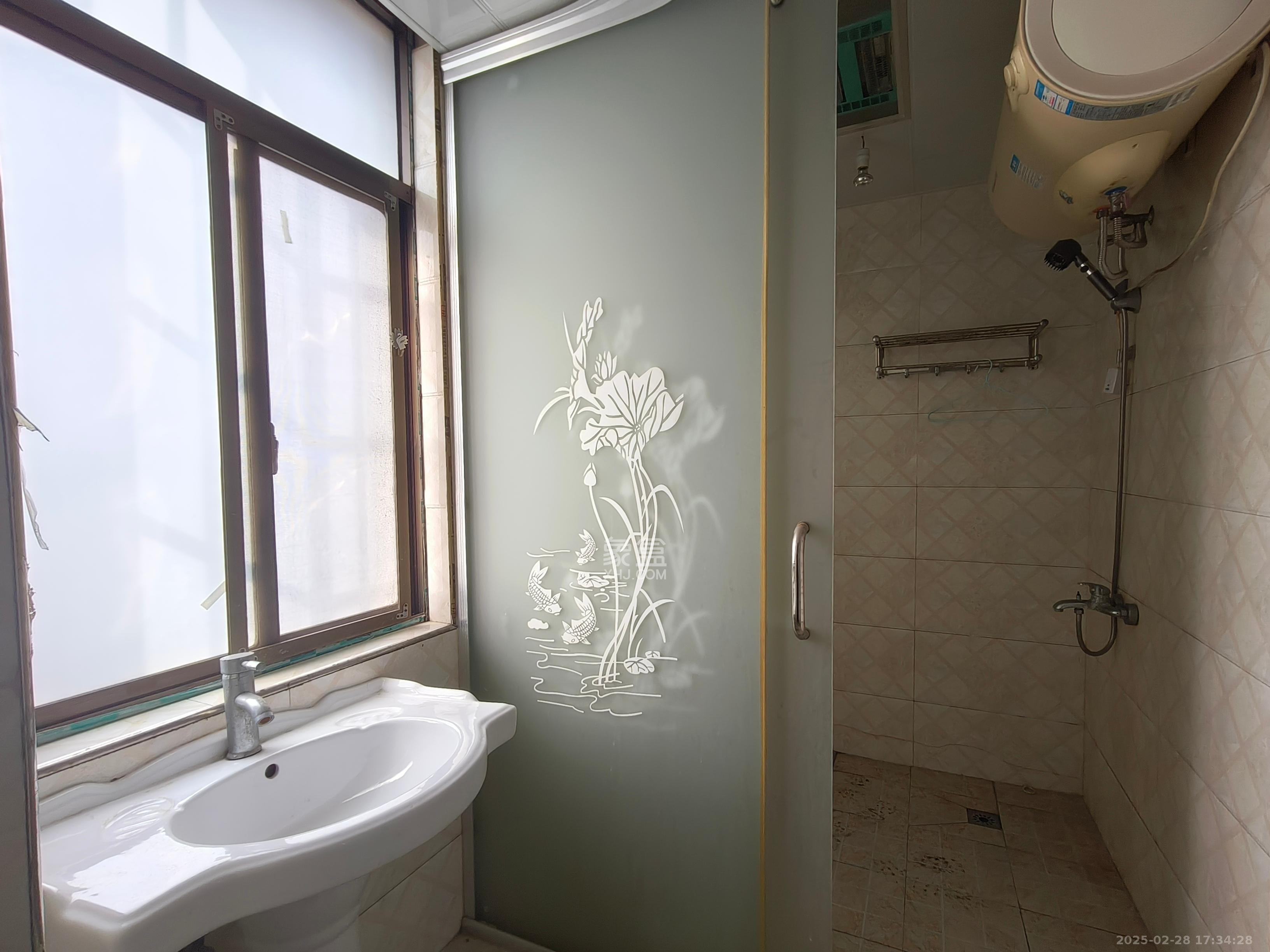 龙塘安置区(龙塘小区)  3室2厅1卫    2000.0元/月 龙塘安置区(龙塘小区)  3室2厅1卫    2000.0元/月室内图