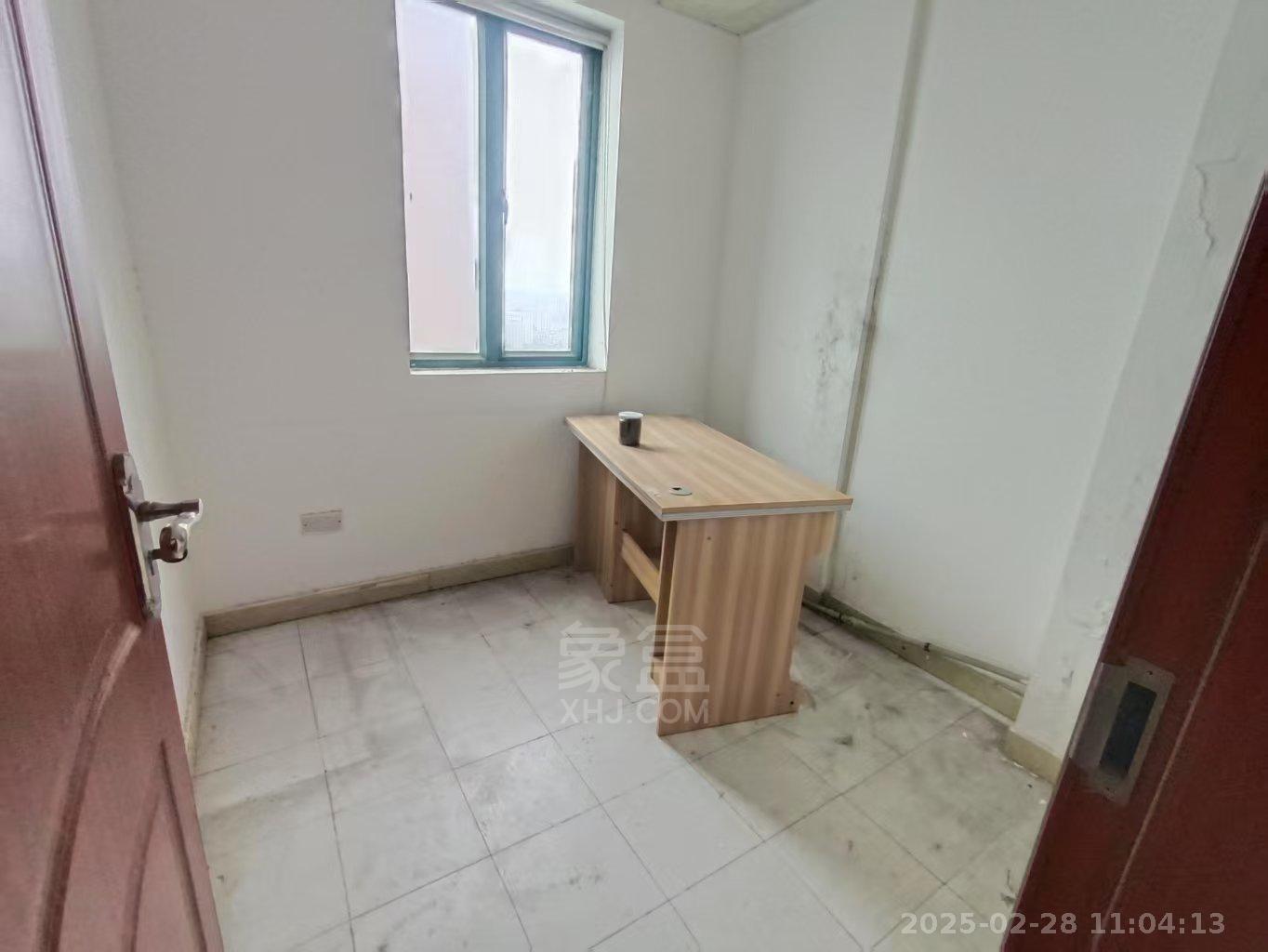 蓝盾景园二期 4室2厅1卫 2600.0元/月 蓝盾景园二期 4室2厅1卫 2600.0元/月室内图