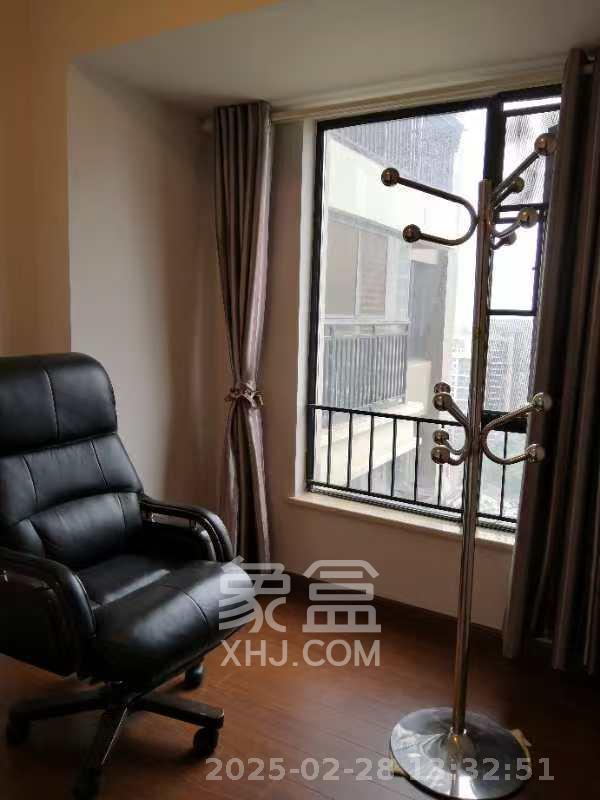 万科城  1室2厅1卫   2500.00元/月室内图