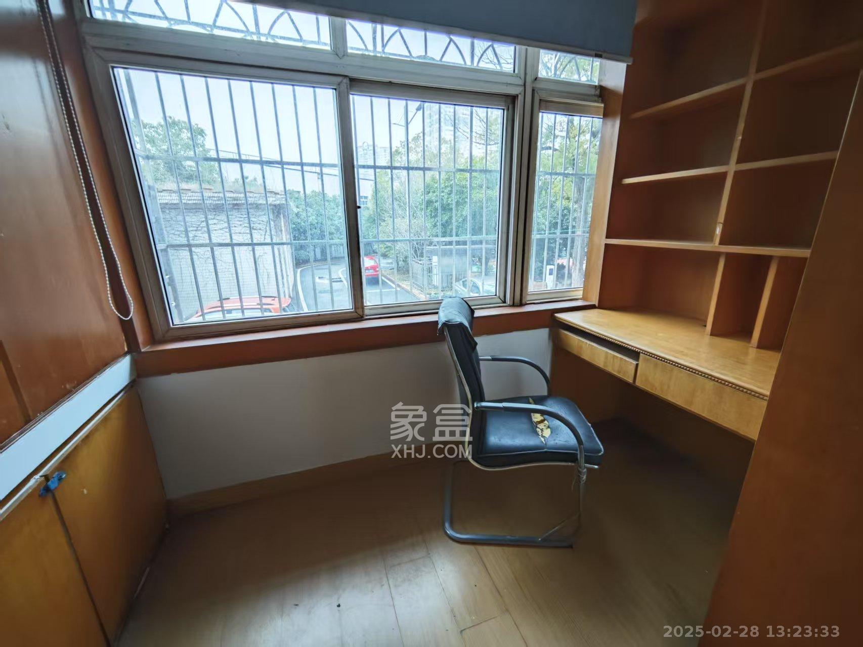 灰埠小区（灰埠社区）  30室30厅7卫    5000.0元/月室内图