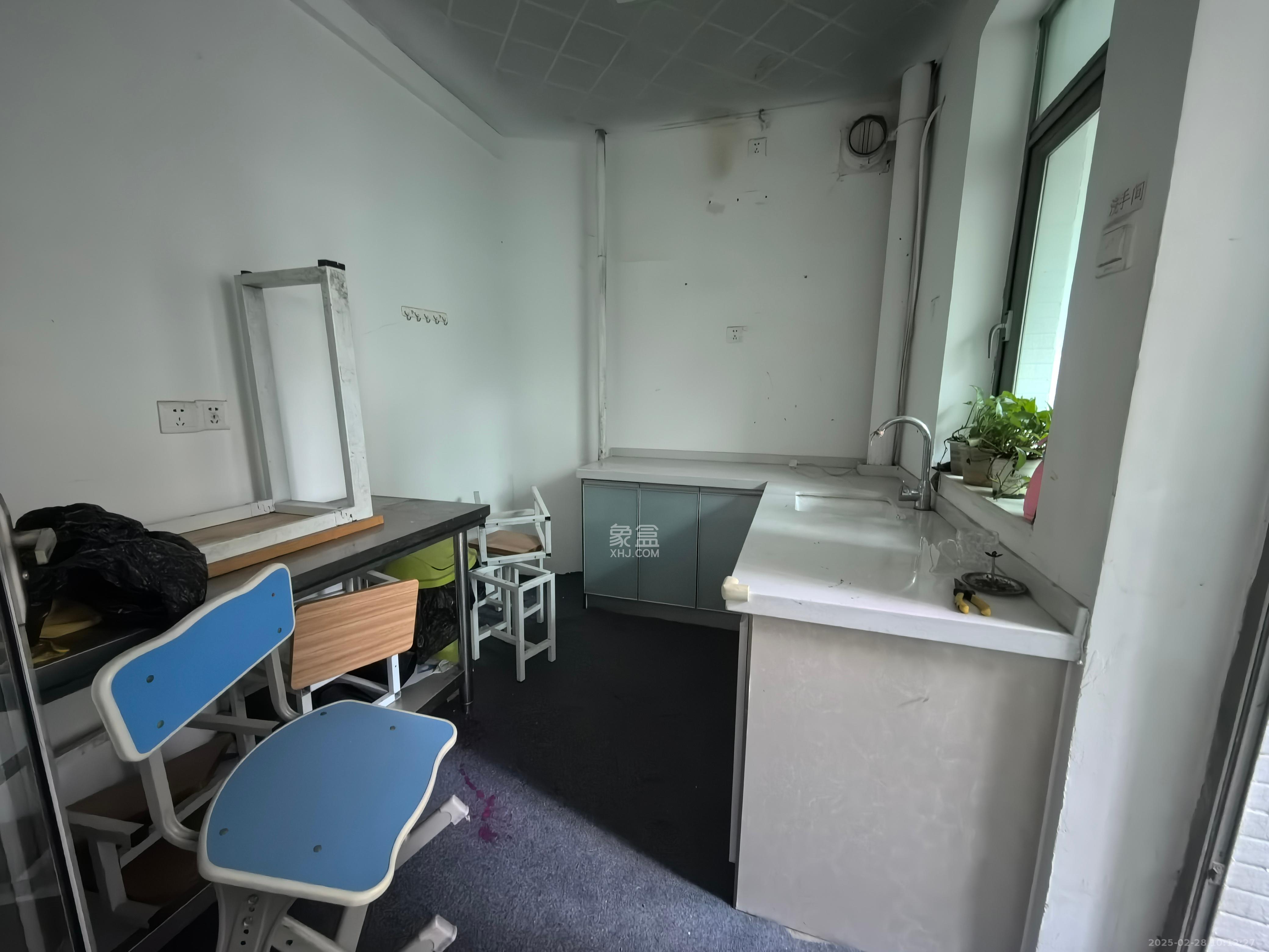 新城新世界一二三期 4室2厅2卫 4500.0元/月 新城新世界一二三期 4室2厅2卫 4500.0元/月室内图