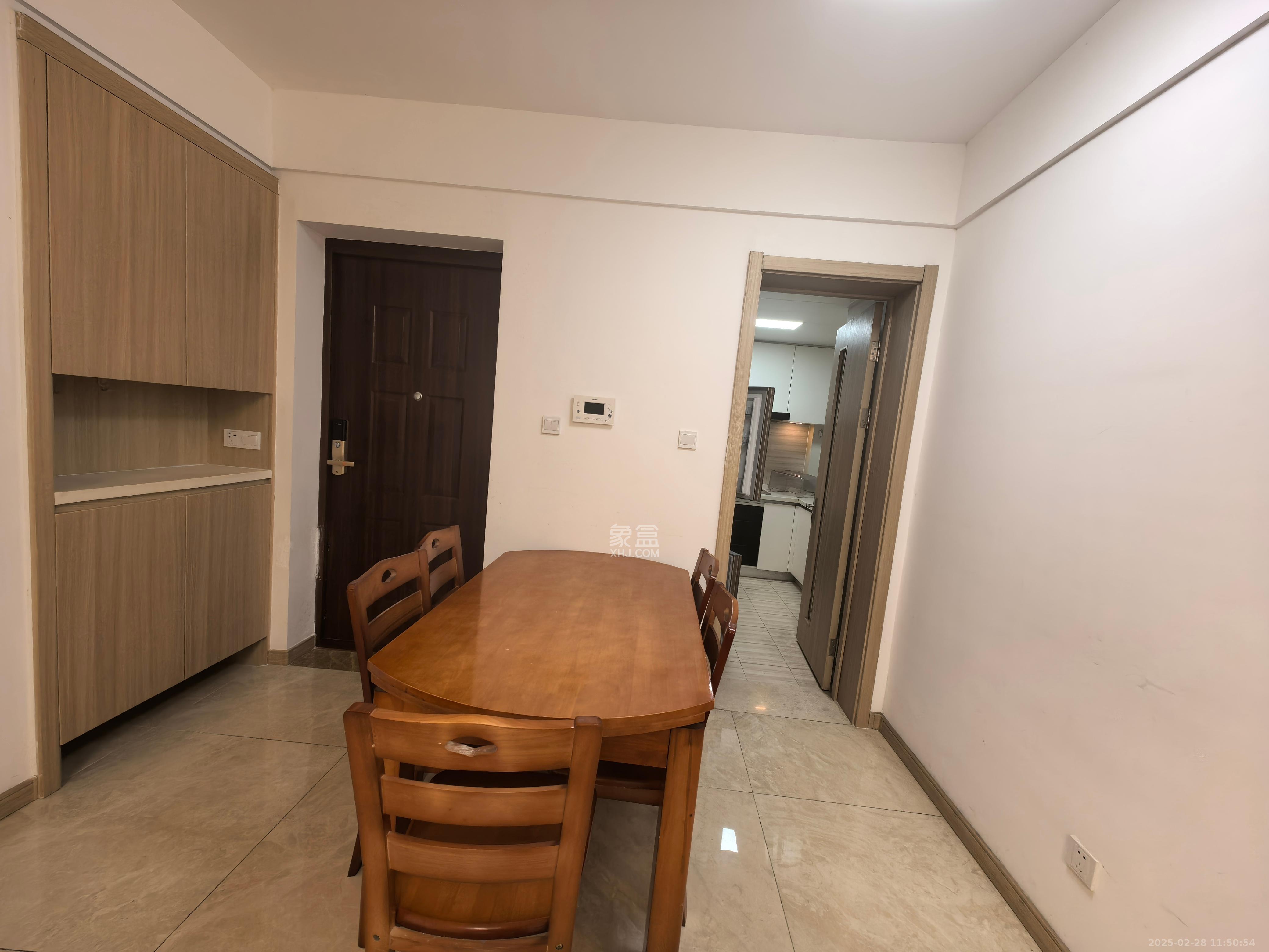 新城国际花都  3室2厅2卫    1700.0元/月室内图