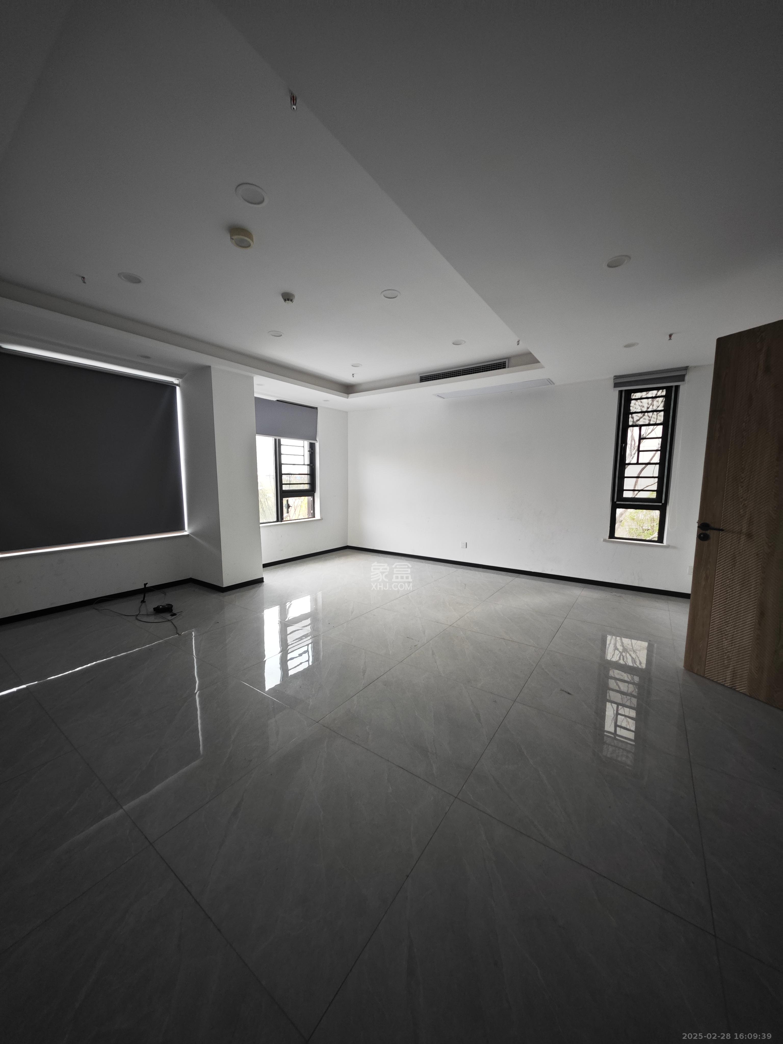 新城悦隽公园   260.0㎡      9800.0元/月室内图