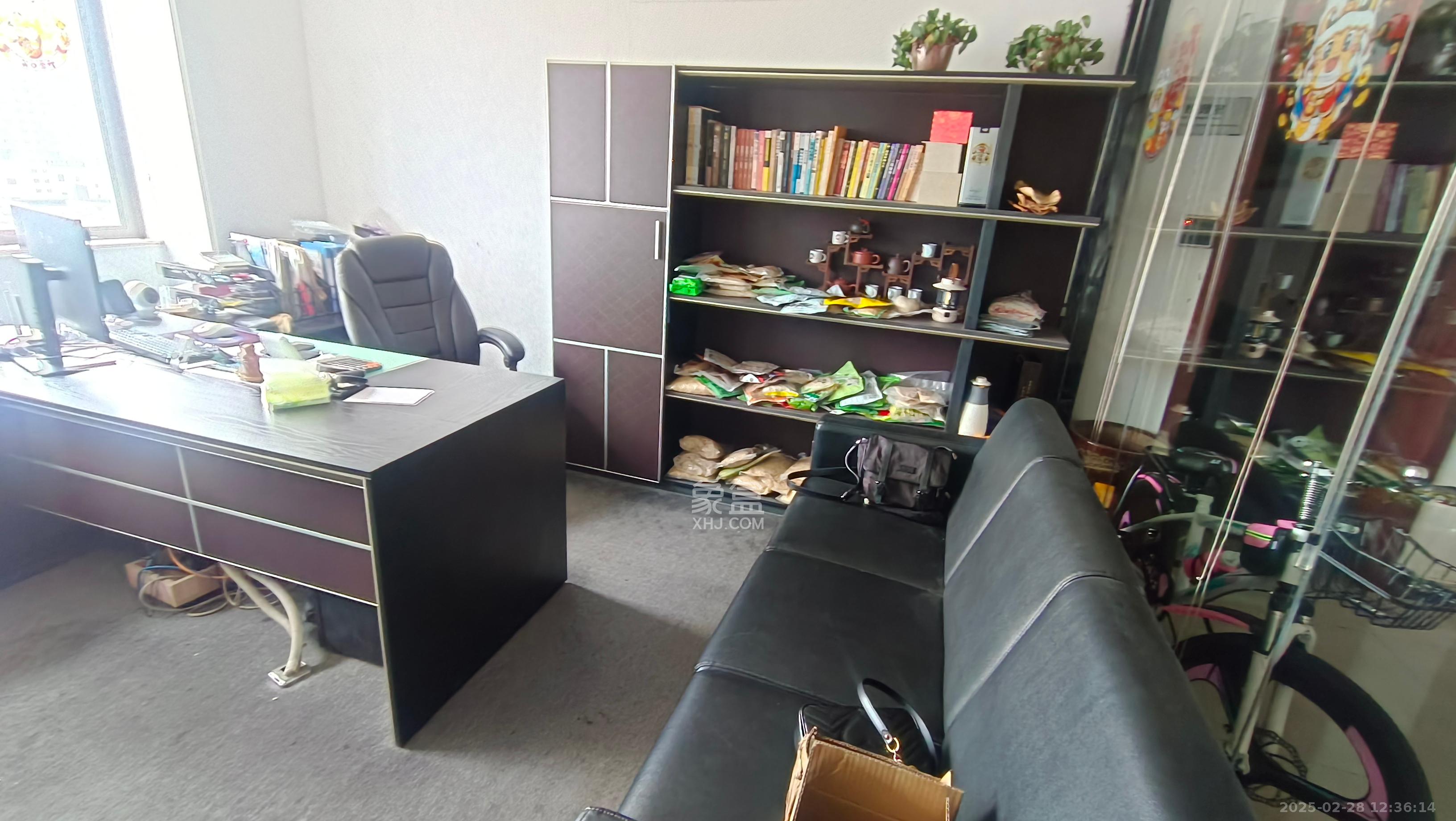 汇达国际公馆(汇达大厦) 5室1厅2卫 8000.0元/月 汇达国际公馆(汇达大厦) 5室1厅2卫 8000.0元/月室内图