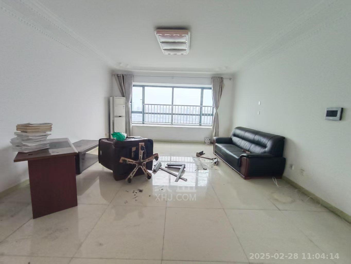 蓝盾景园二期 4室2厅1卫 2600.0元/月 蓝盾景园二期 4室2厅1卫 2600.0元/月室内图