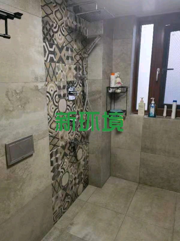 华天城小区  4室2厅2卫   130.00万客厅