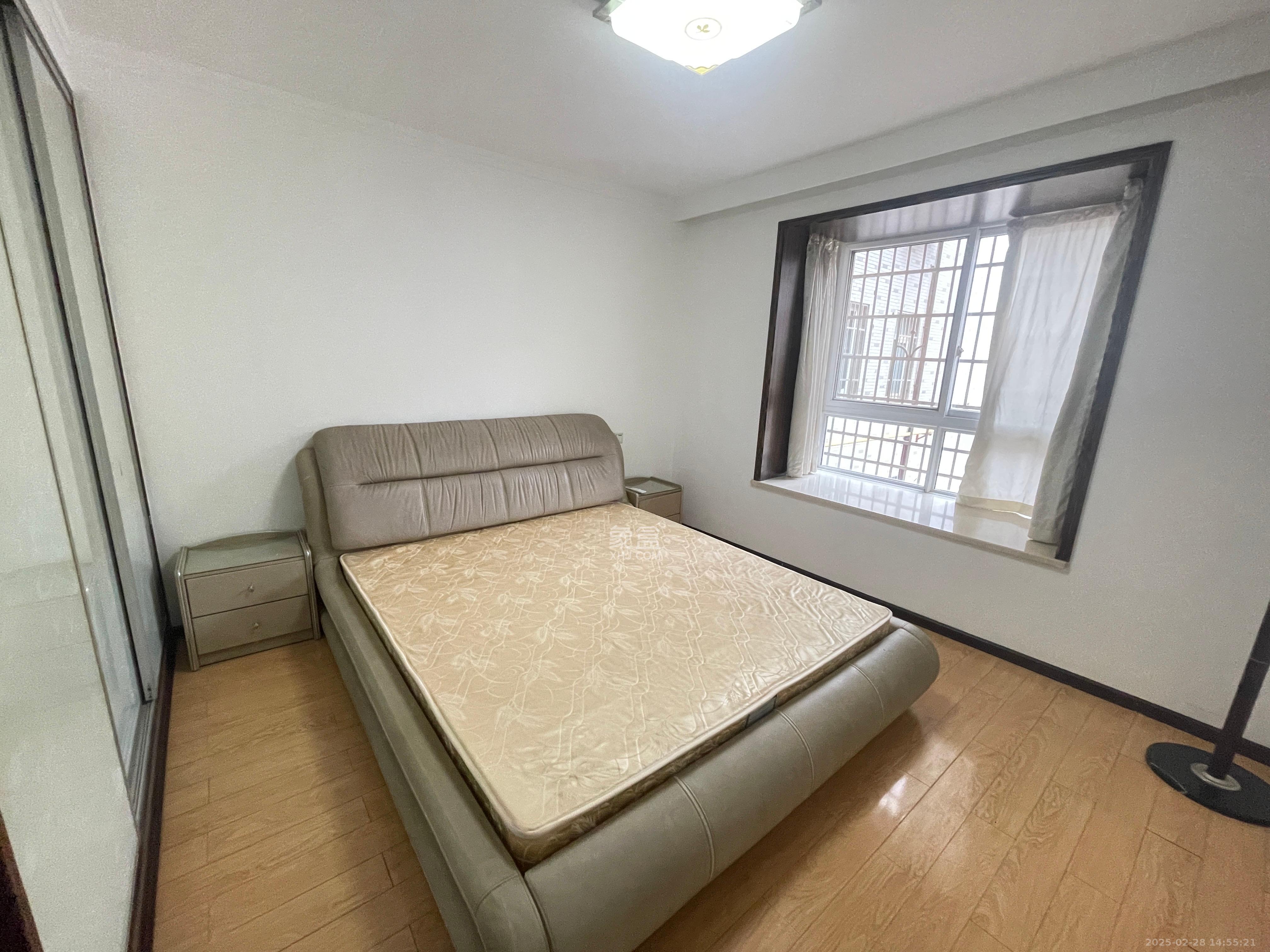 天鸿小区  3室2厅2卫   2400.00元/月室内图