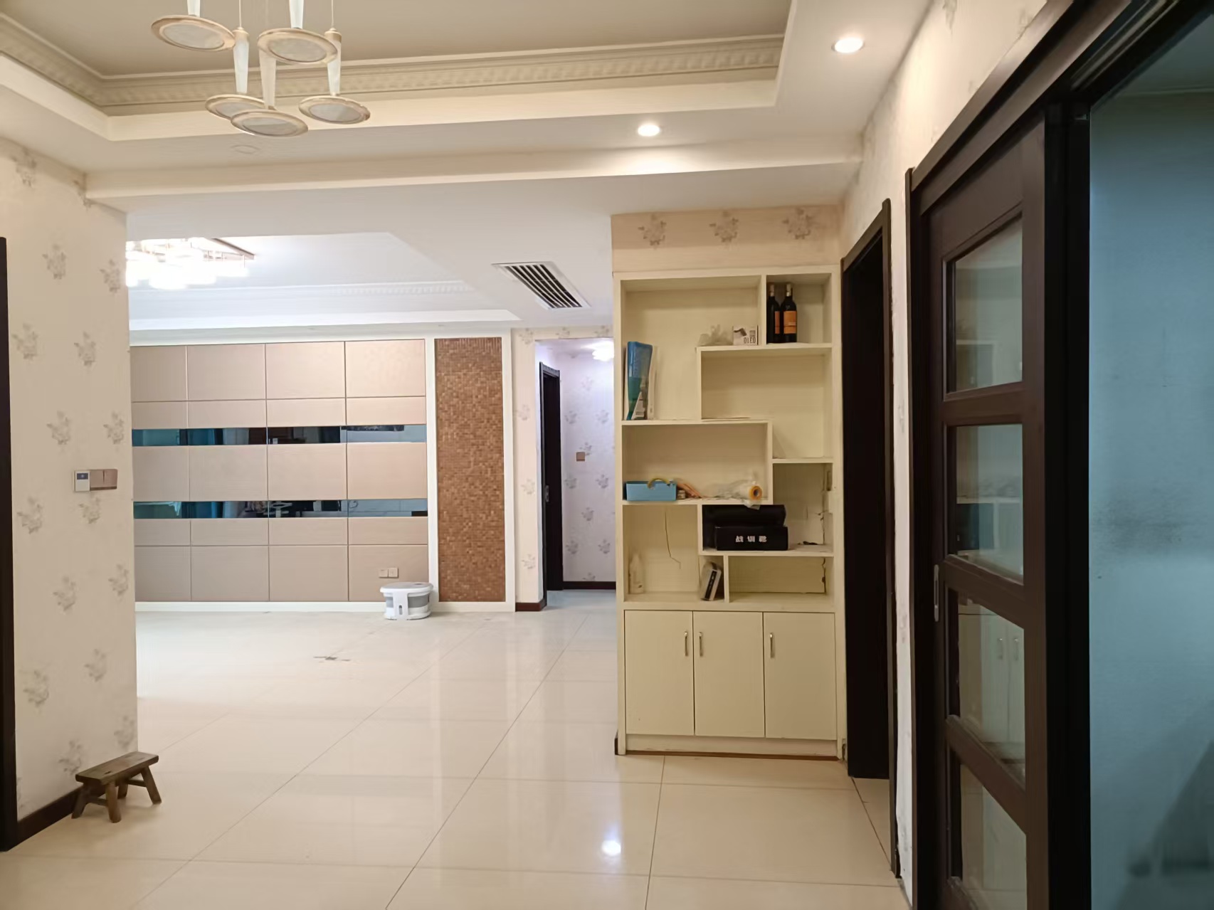 碧桂园 4室2厅2卫 1800.0元/月 碧桂园 4室2厅2卫 1800.0元/月室内图