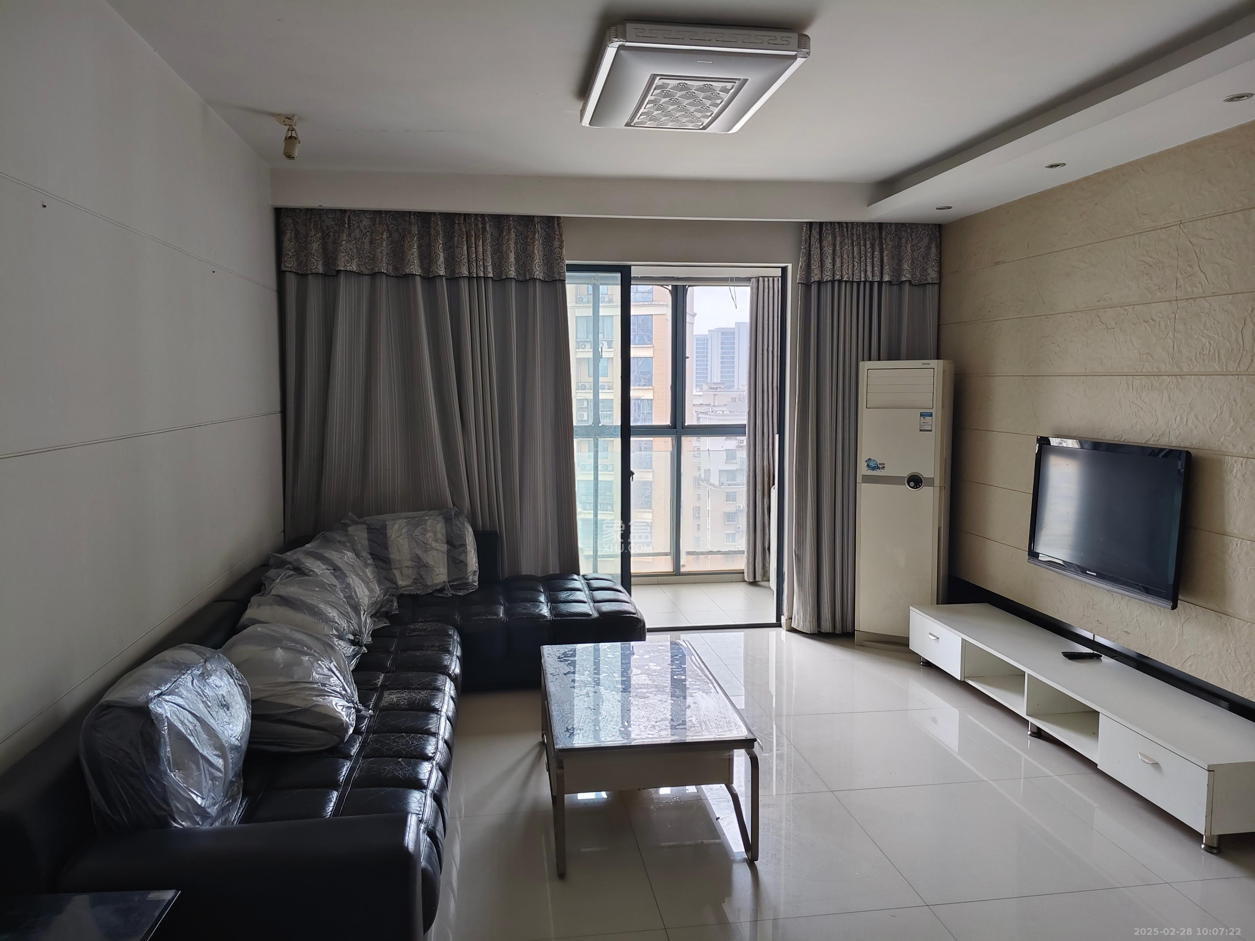 标志浪漫满屋(枫景公寓) 2室2厅1卫 1900.0元/月 标志浪漫满屋(枫景公寓) 2室2厅1卫 1900.0元/月室内图