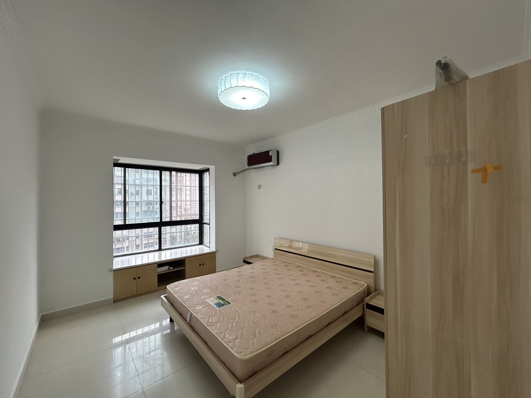 上城世家  3室2厅2卫   1800.00元/月室内图