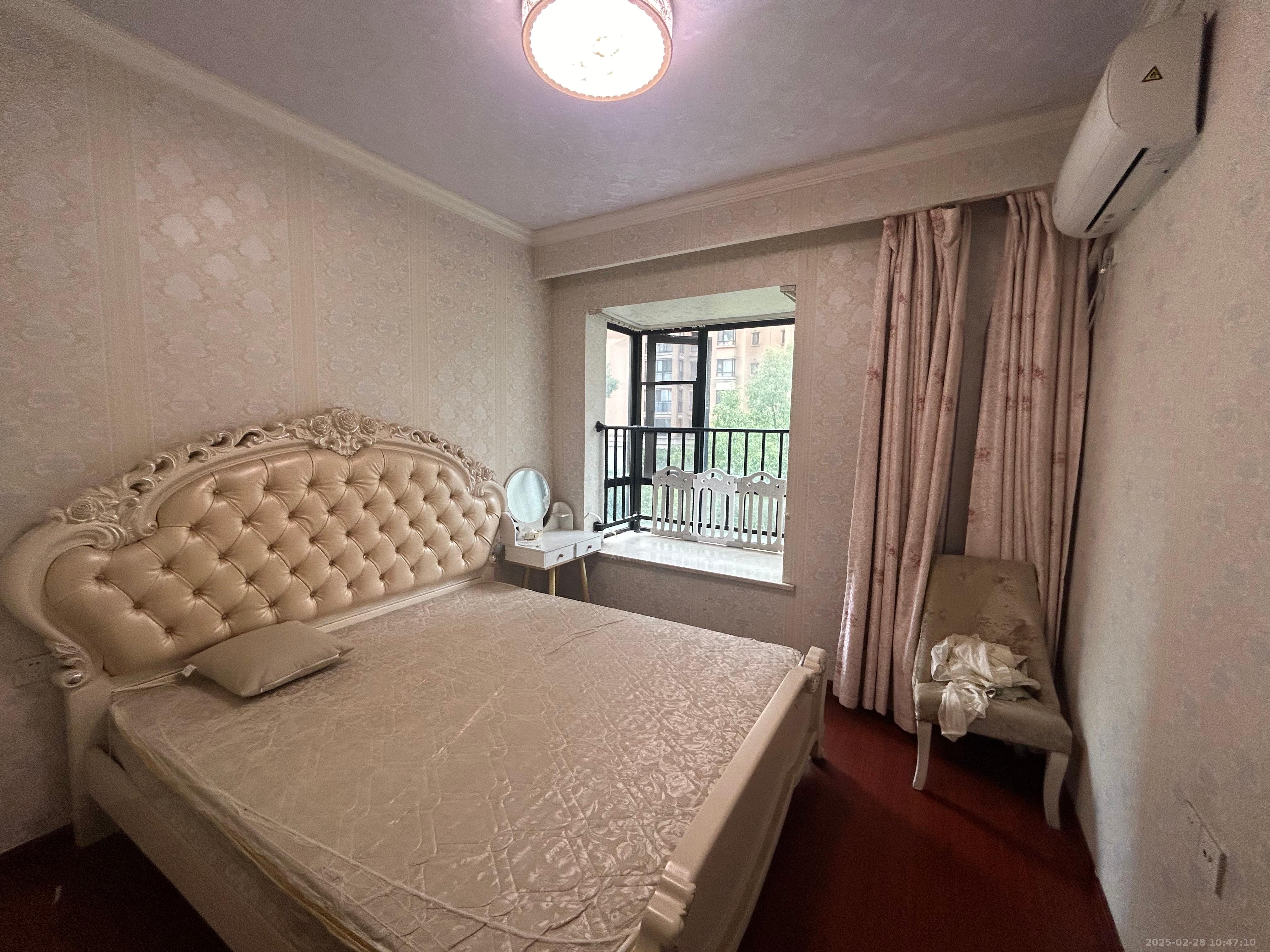 康桥美郡 1室2厅1卫 1800.0元/月 康桥美郡 1室2厅1卫 1800.0元/月室内图