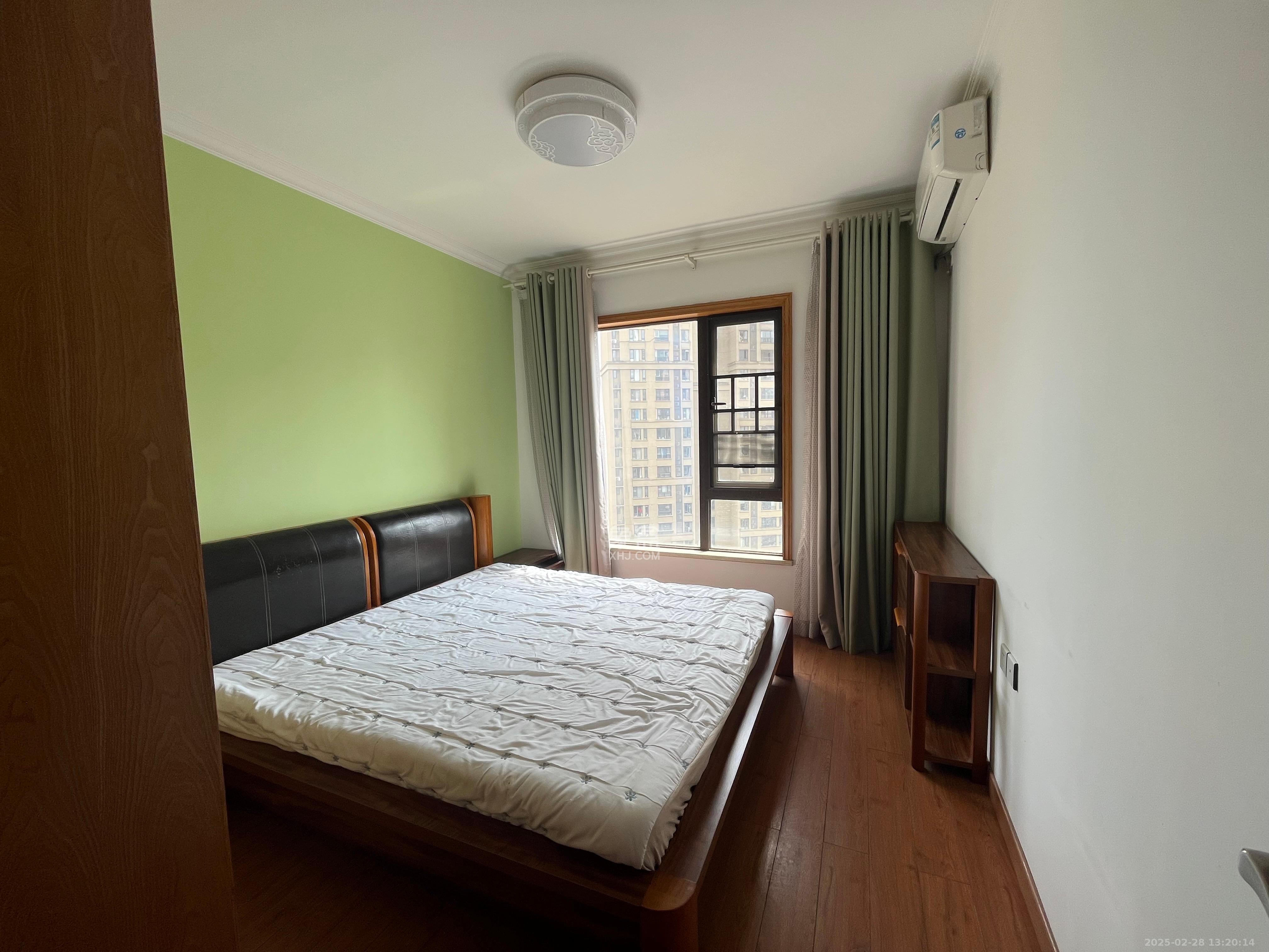 华润橡树湾  2室2厅1卫    2200.0元/月 华润橡树湾  2室2厅1卫    2200.0元/月室内图