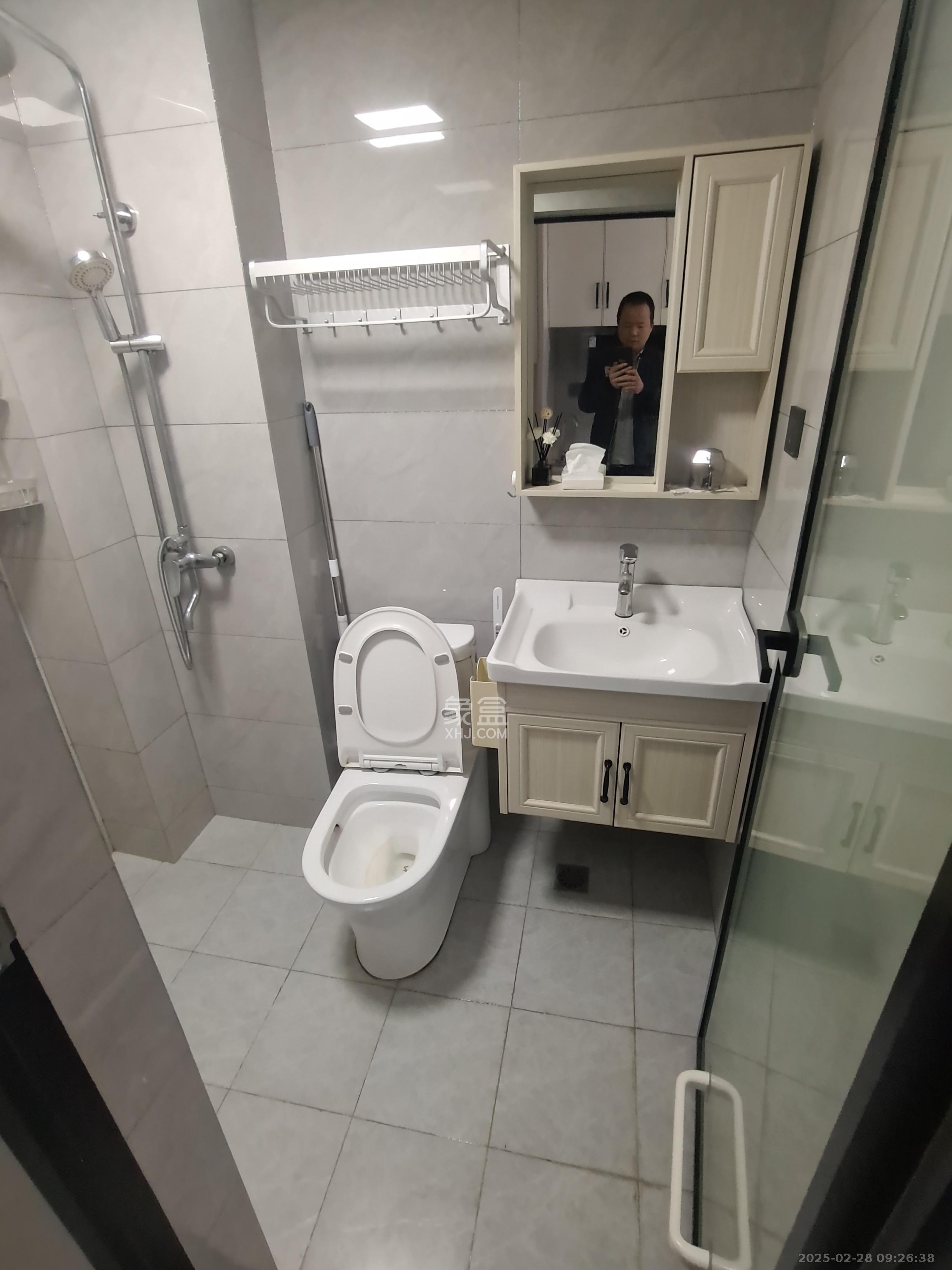 东盈商业广场(华泉城市广场) 1室1厅1卫 1800.0元/月 东盈商业广场(华泉城市广场) 1室1厅1卫 1800.0元/月室内图