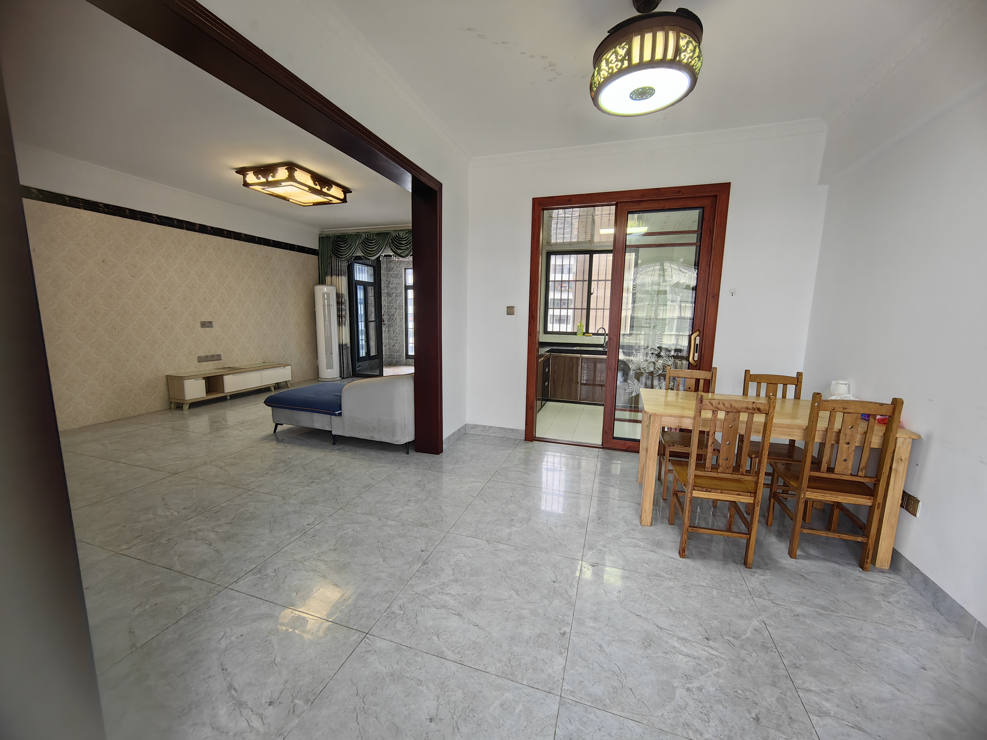 四季雅居 3室2厅2卫 200.0万 四季雅居 3室2厅2卫 200.0万客厅