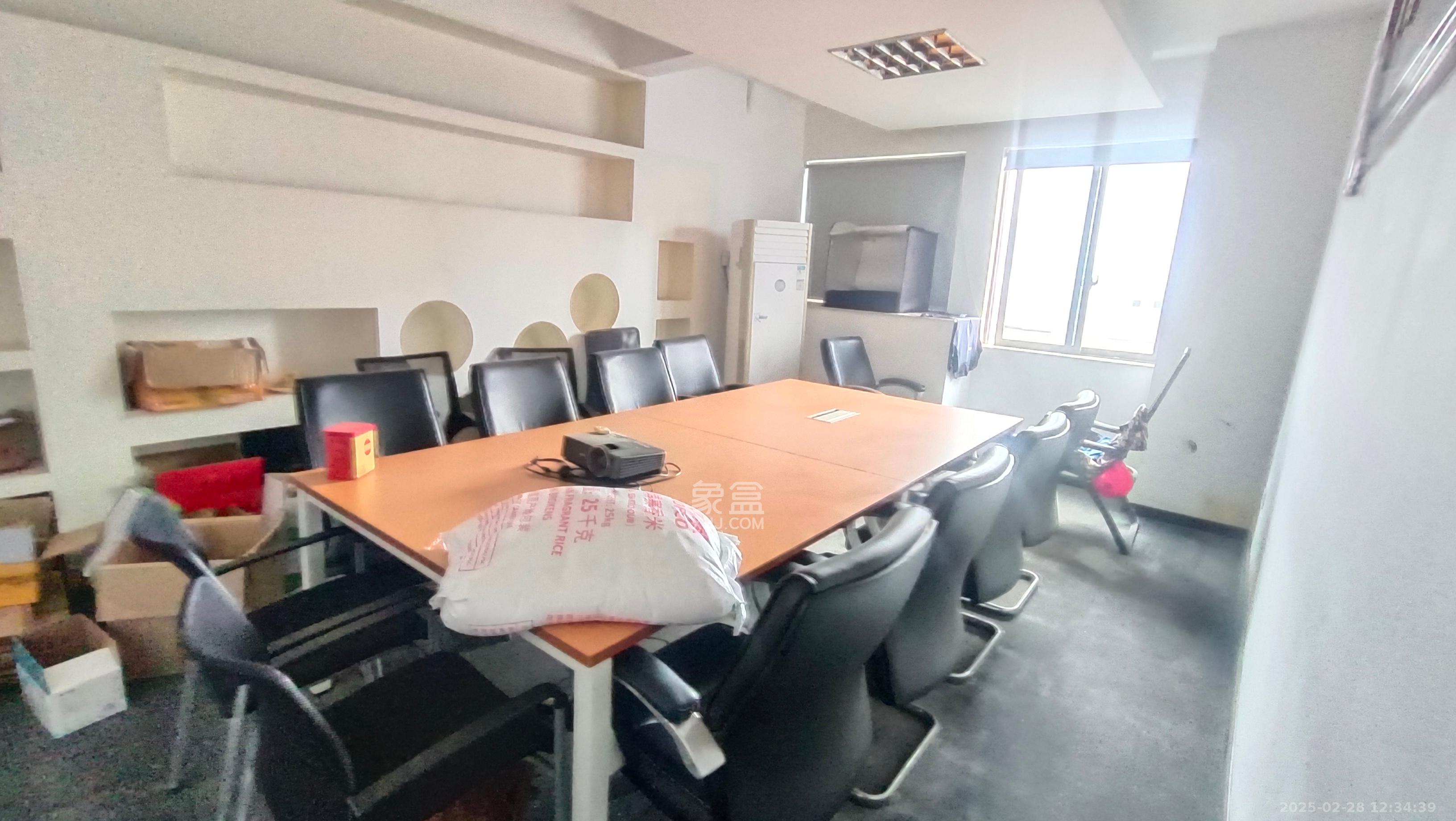 汇达国际公馆(汇达大厦) 5室1厅1卫 8000.0元/月 汇达国际公馆(汇达大厦) 5室1厅1卫 8000.0元/月室内图