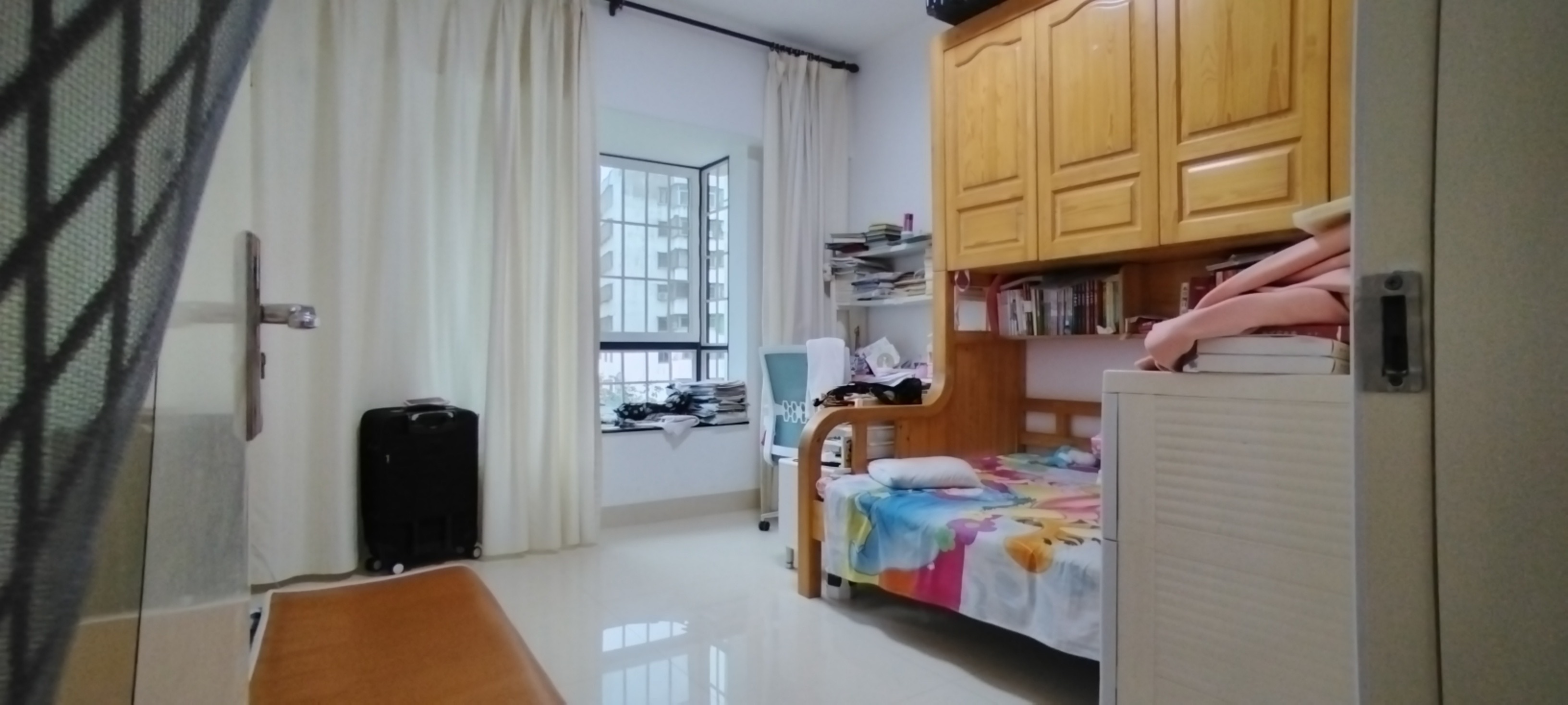 碧湖家园 4室2厅2卫 227.0万 碧湖家园 4室2厅2卫 227.0万客厅