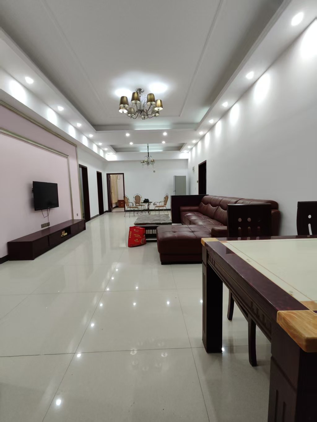 进步亚泰 4室2厅2卫 2300.0元/月 进步亚泰 4室2厅2卫 2300.0元/月室内图