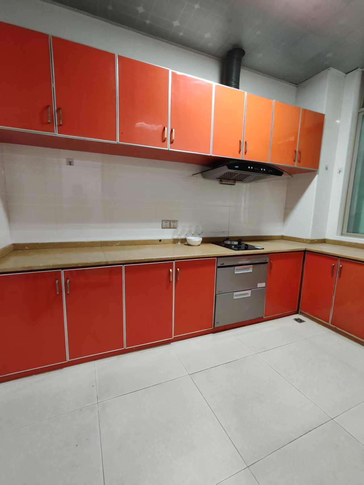 进步亚泰 4室2厅2卫 2300.0元/月 进步亚泰 4室2厅2卫 2300.0元/月室内图