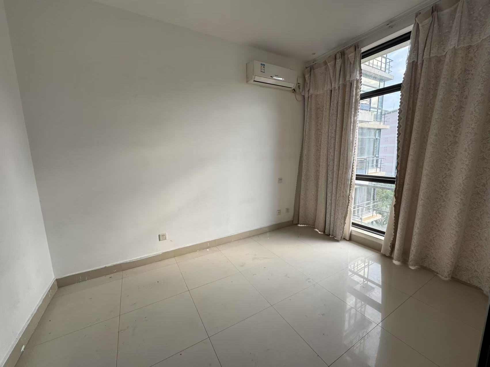 紫荆花园二区 3室2厅2卫 4500.0元/月 紫荆花园二区 3室2厅2卫 4500.0元/月室内图