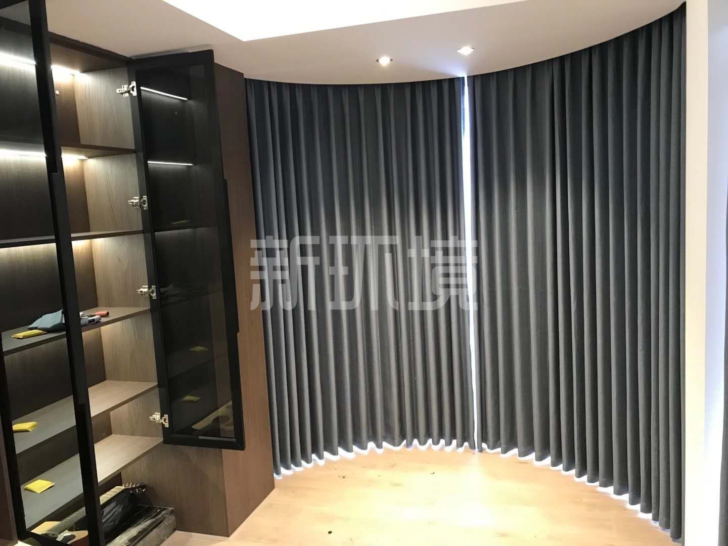 东方明珠  4室2厅2卫   90.00万客厅