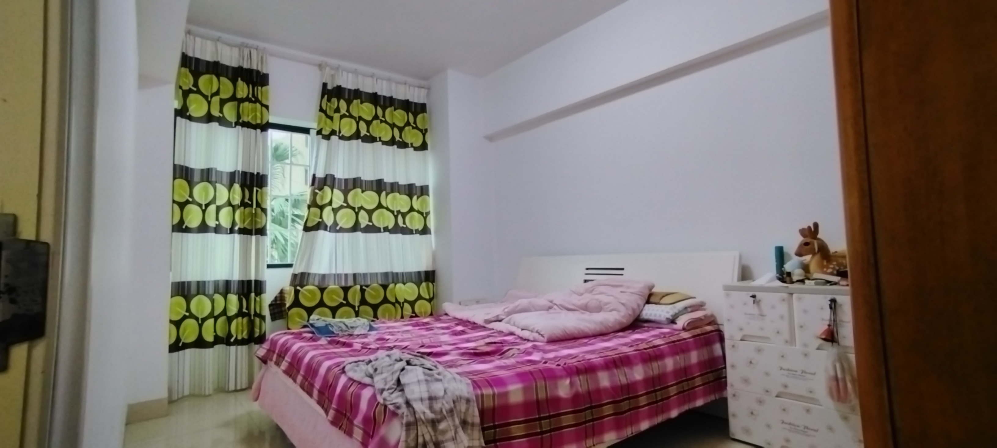 碧湖家园 4室2厅2卫 227.0万 碧湖家园 4室2厅2卫 227.0万客厅