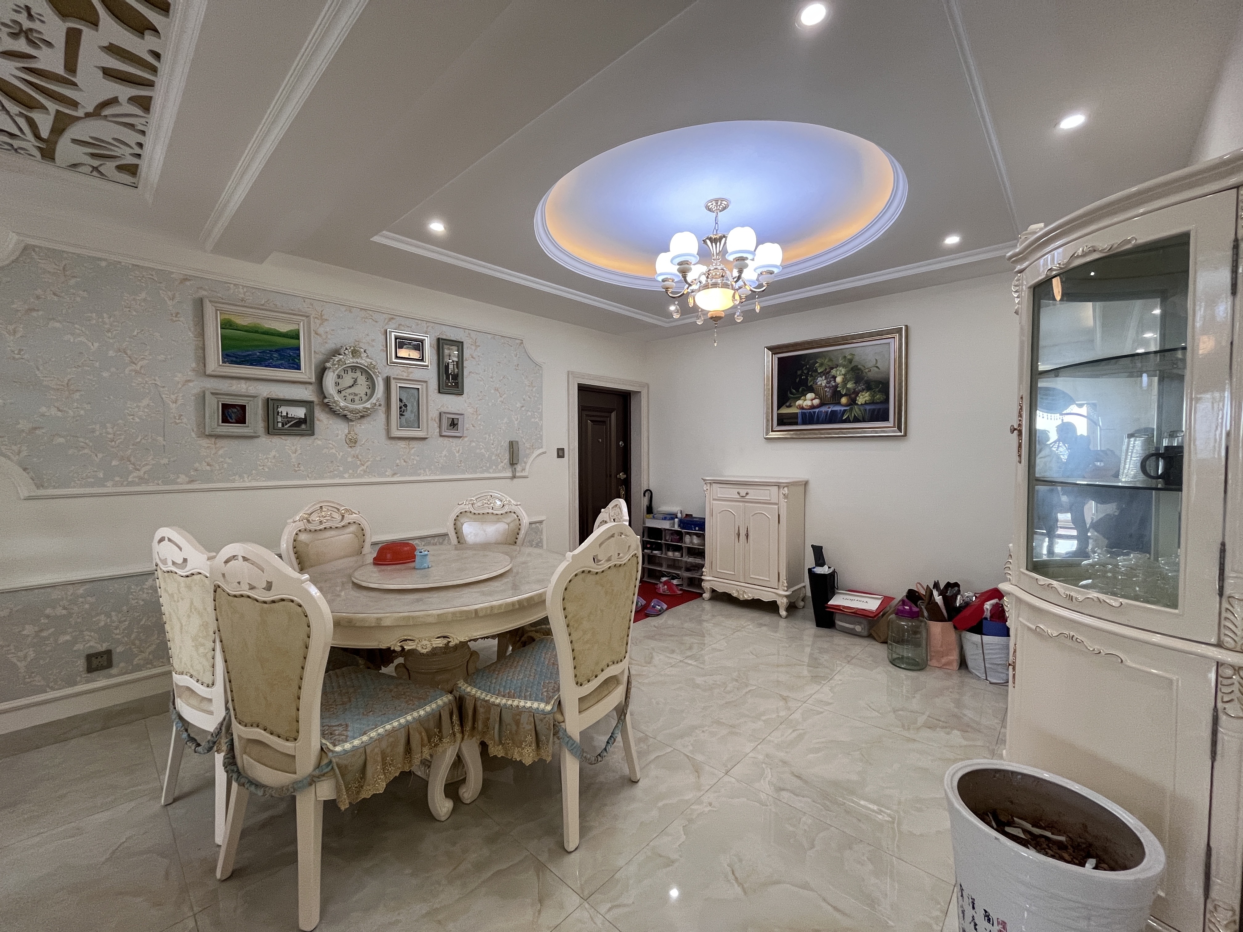 广源壹号 3室2厅2卫 88.0万 广源壹号 3室2厅2卫 88.0万客厅