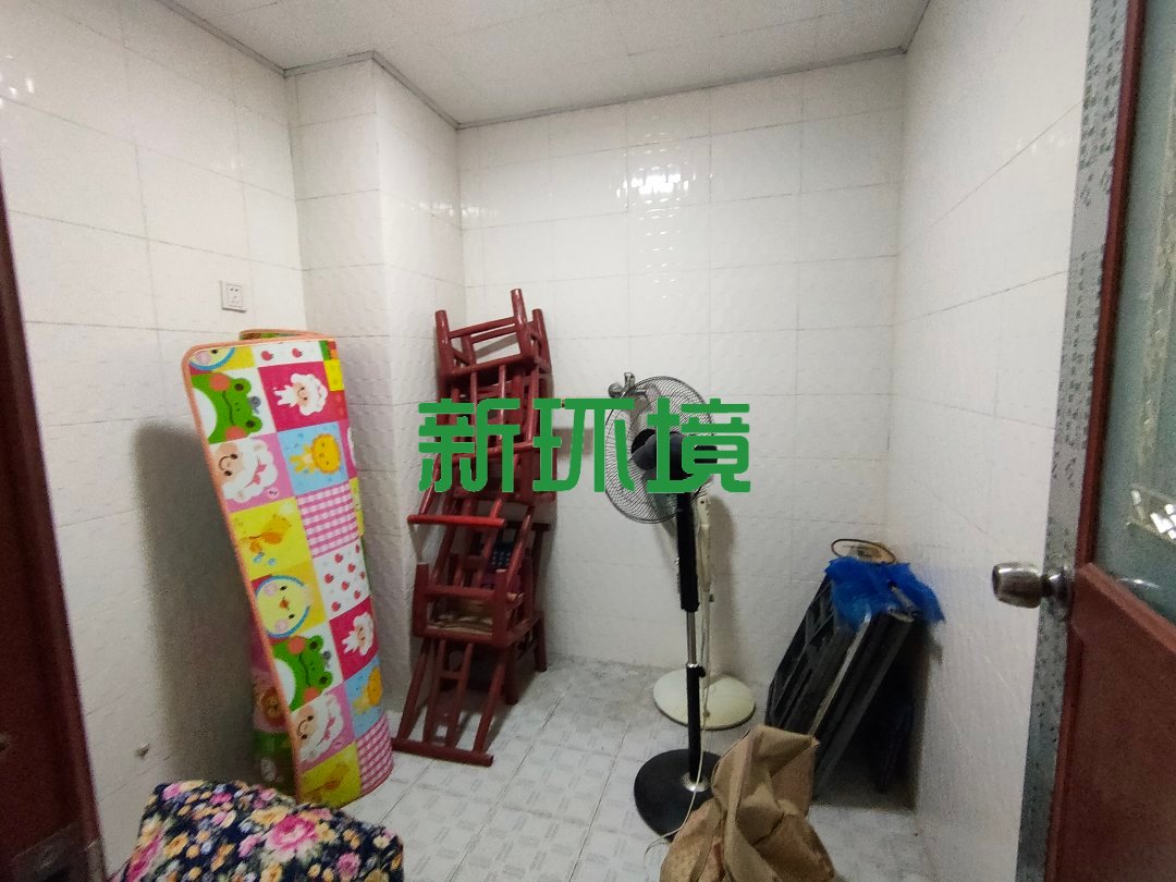 天门聚景苑  4室2厅2卫   58.00万客厅