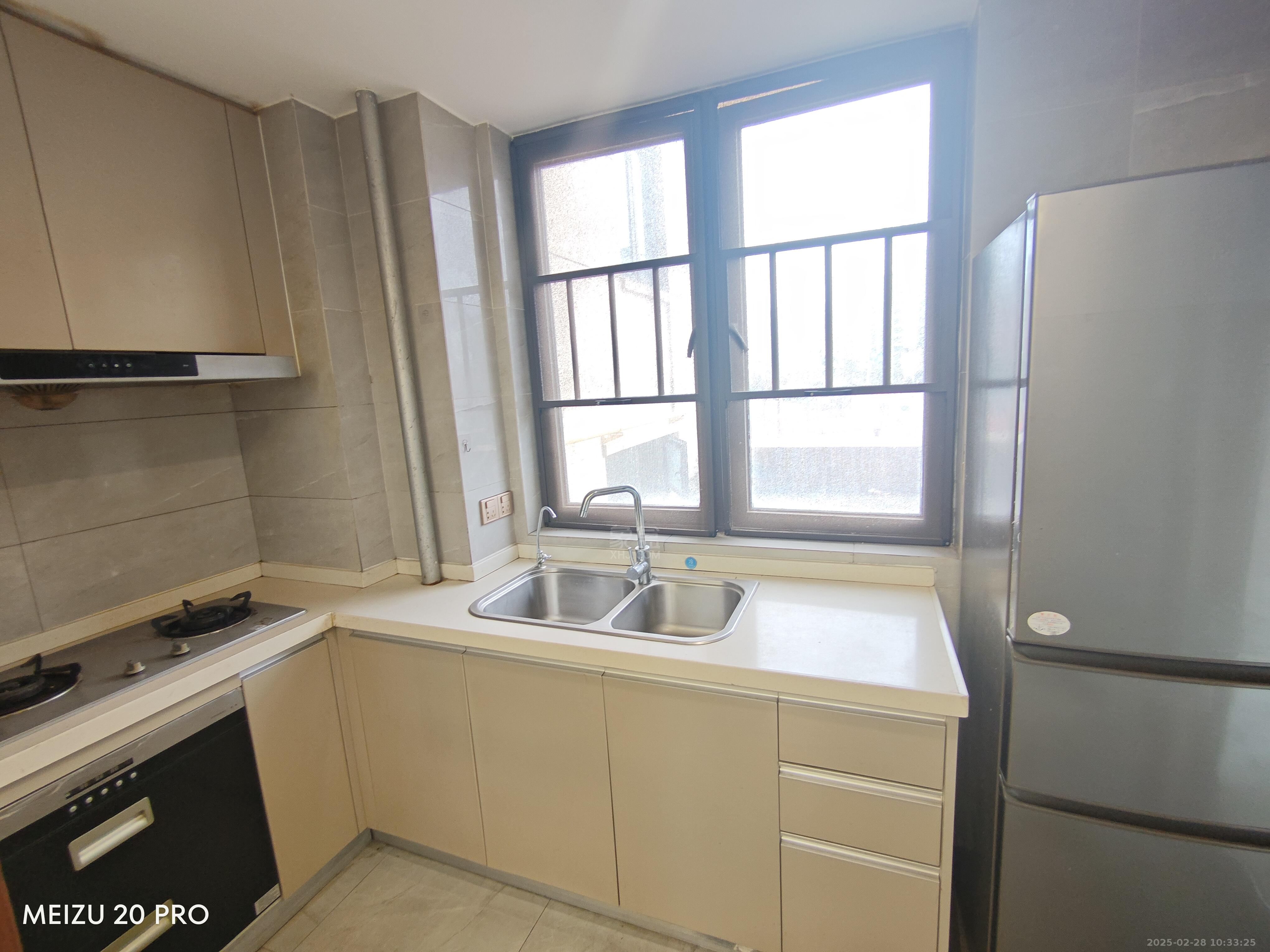 城际空间站 4室2厅2卫 1800.0元/月 城际空间站 4室2厅2卫 1800.0元/月室内图