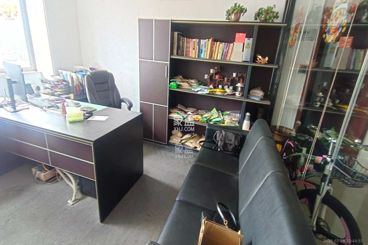 汇达国际公馆(汇达大厦) 5室1厅2卫 8000.0元/月 汇达国际公馆(汇达大厦) 5室1厅2卫 8000.0元/月室内图