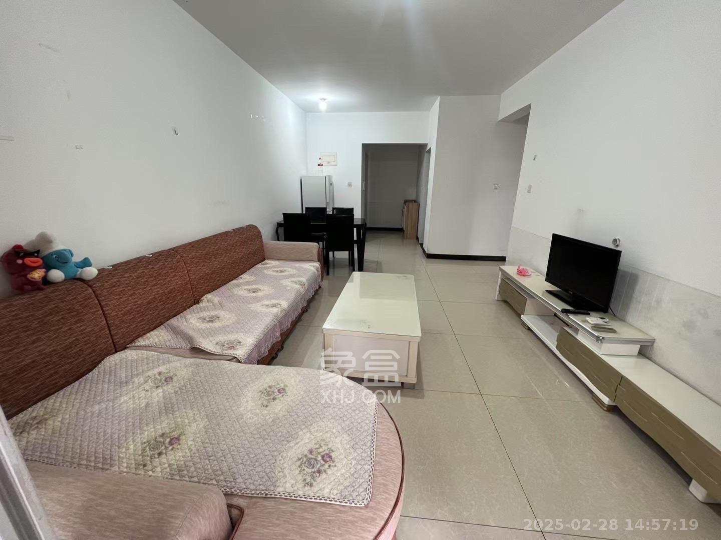 岳鞍阁小区  2室1厅1卫   2300.00元/月室内图