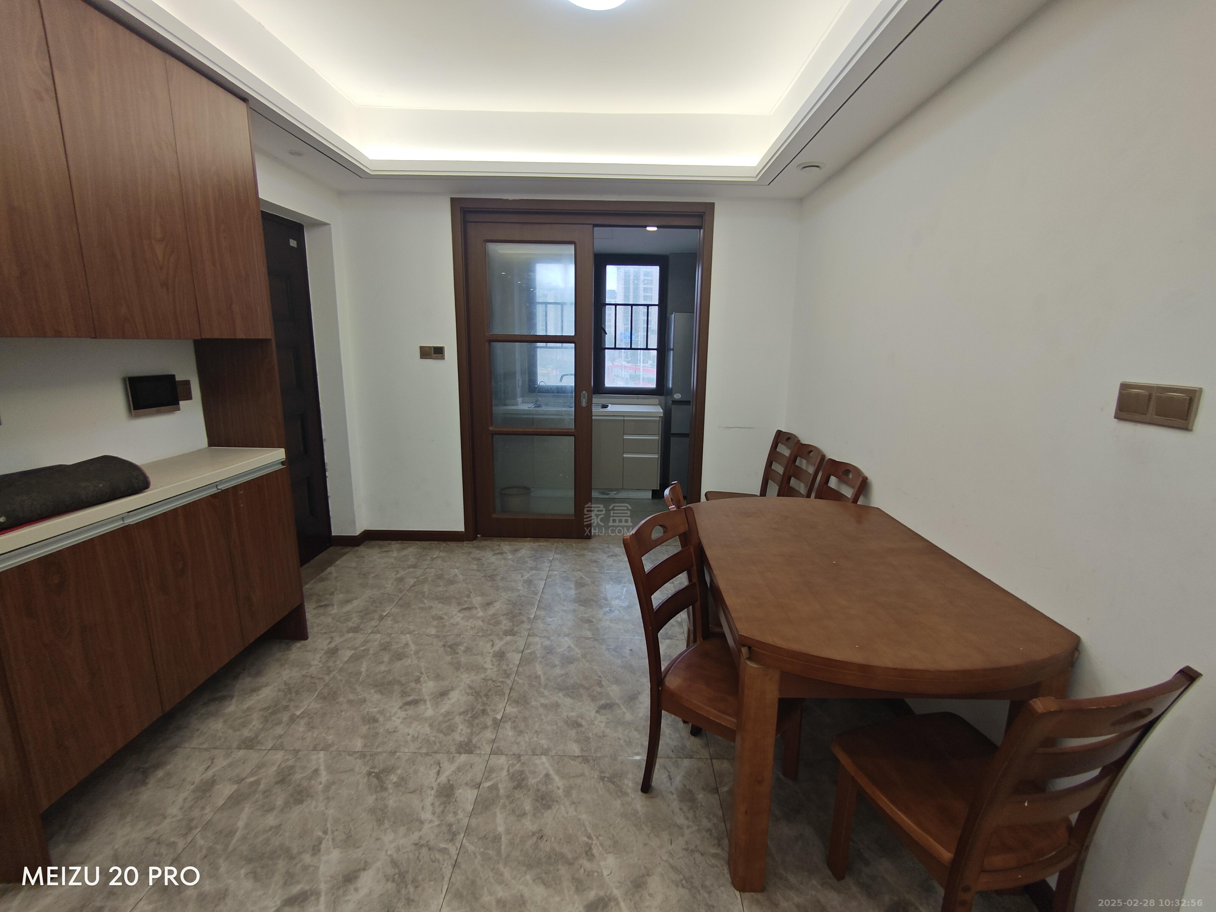 城际空间站 4室2厅2卫 1800.0元/月 城际空间站 4室2厅2卫 1800.0元/月室内图